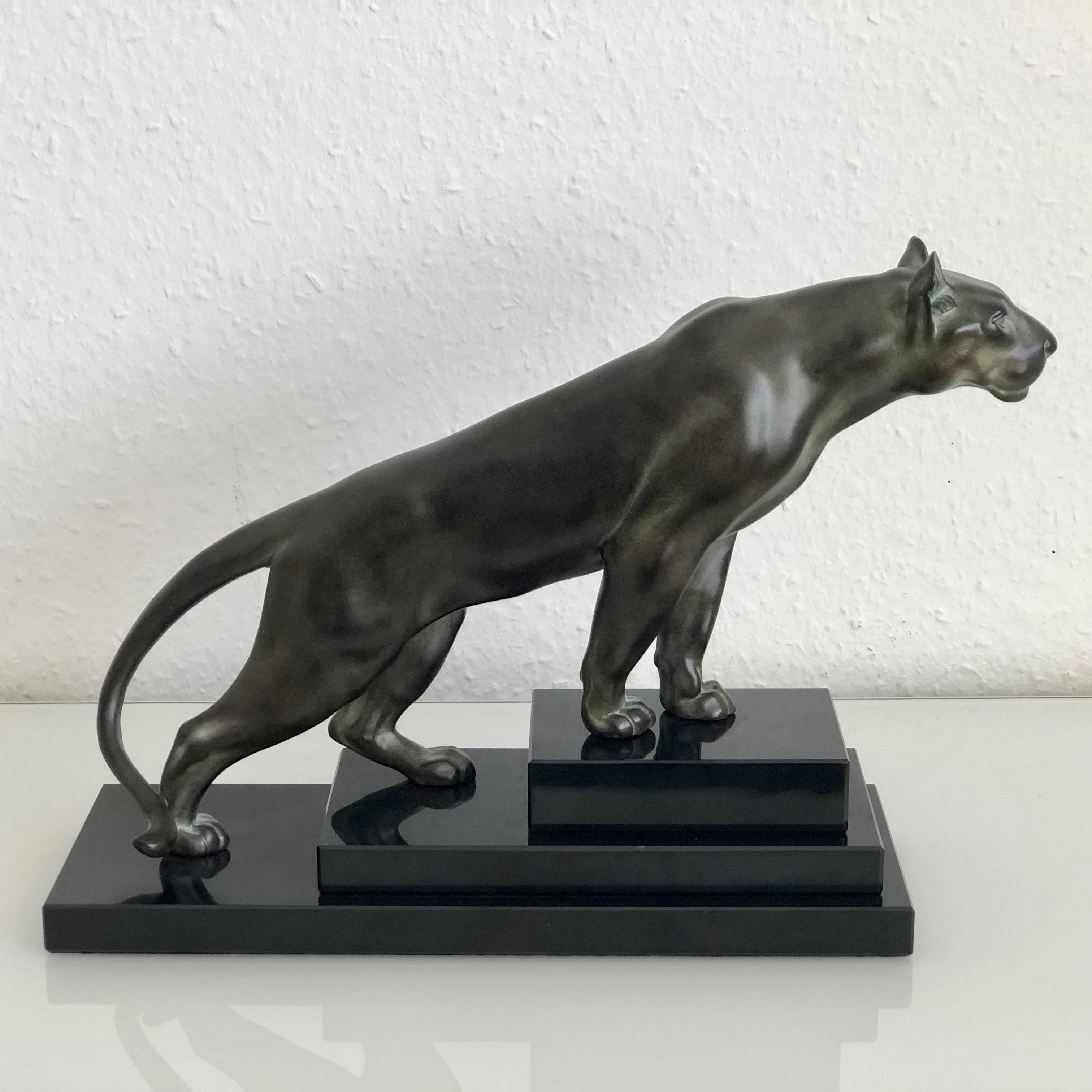 Panther sculpture named “Jungle” on a stepped marble base. 
Original “Max Le Verrier”, signed 
Designed in France during the roaring 1920s by “Max Le Verrier” (1891-1973) 
Art Deco style, France 

Sculpture made in “Régule” (spelter) 
Socle in