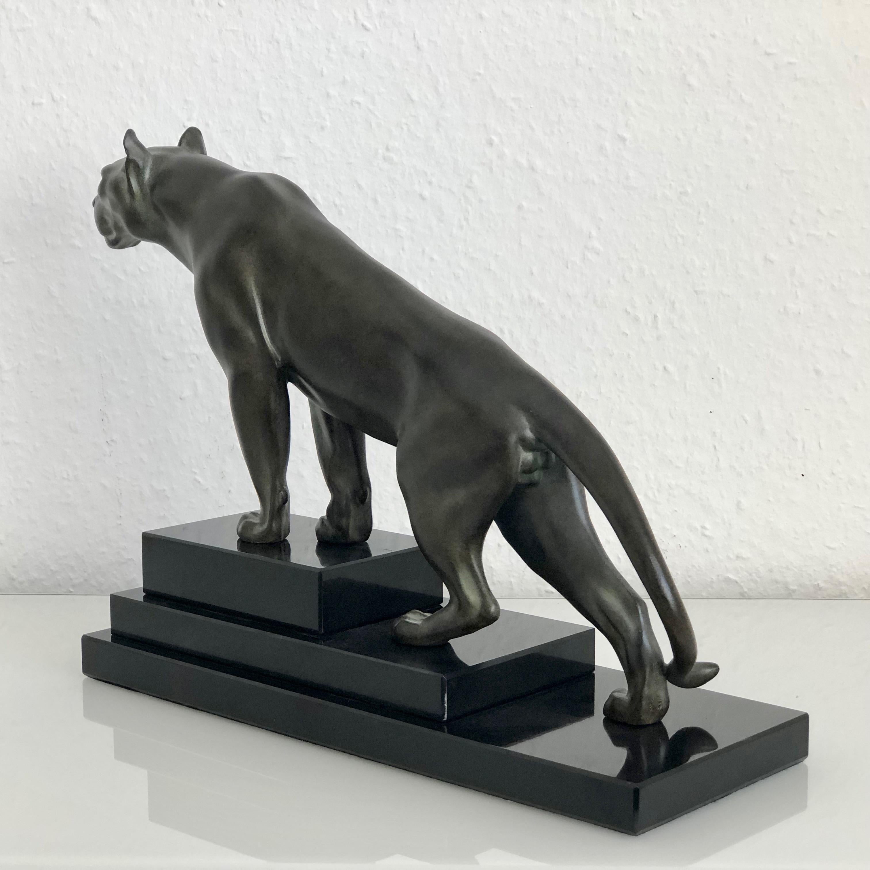 Green Patinated Panther Sculpture Jungle Original Max Le Verrier Spelter Marble In Excellent Condition In Ulm, DE
