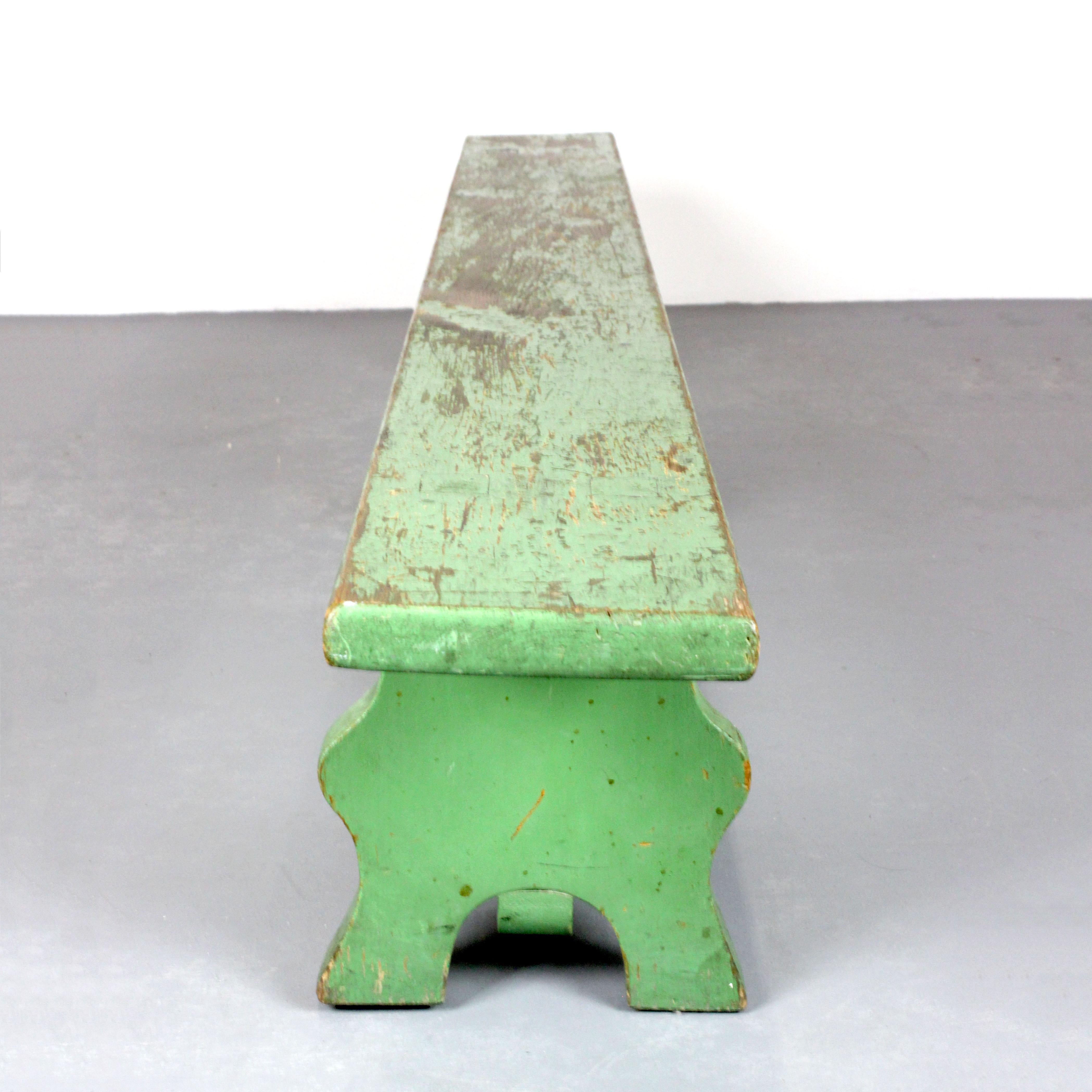 Green patinated wood bench - Casa Diez - Spain - c. 1970 In Good Condition For Sale In Madrid, España