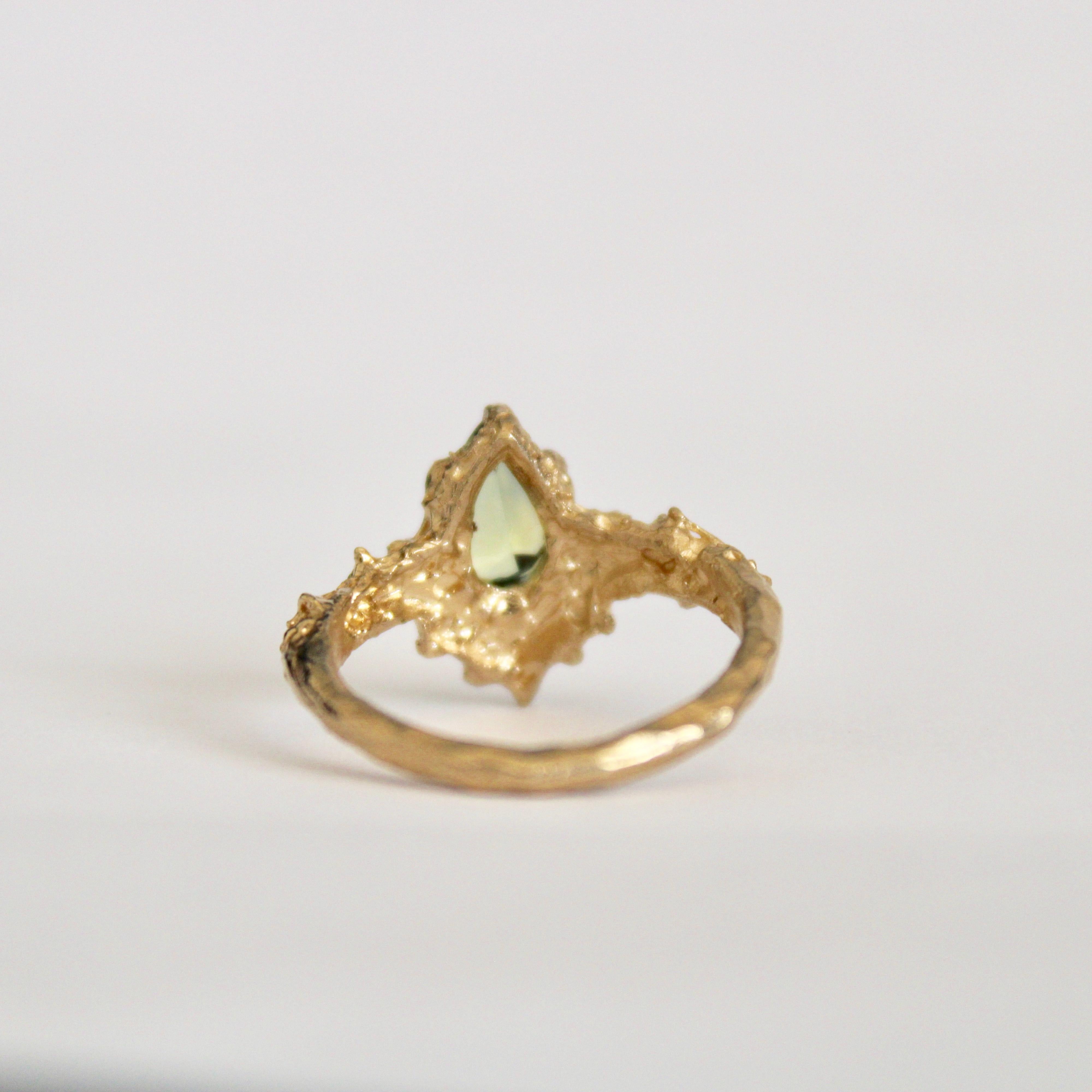 Green Pear Sapphire Set in 14K Yellow Gold 1