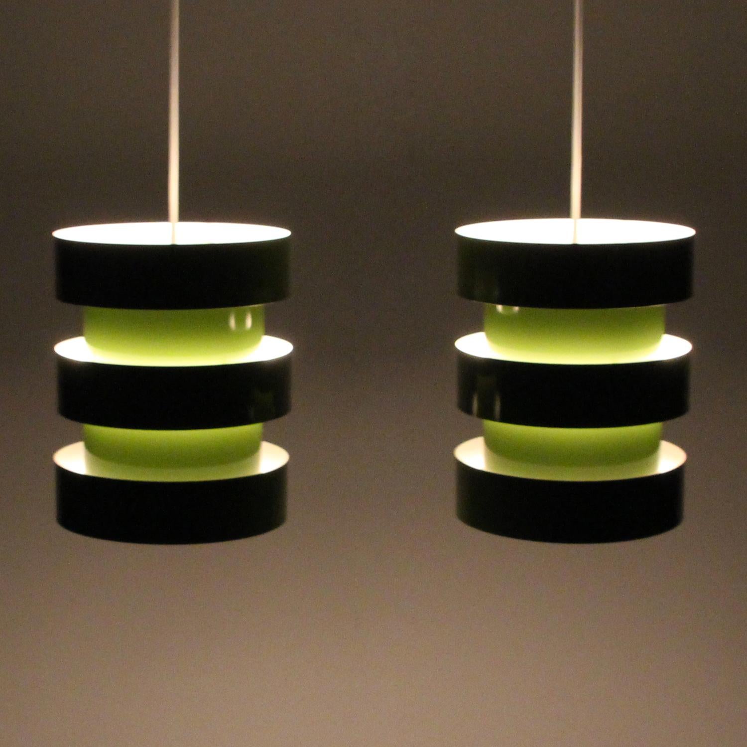 Green Pendants Fog & Mørup 1960s, Attractive Olive-Green Hanging Lamps, Pair (Mitte des 20. Jahrhunderts)