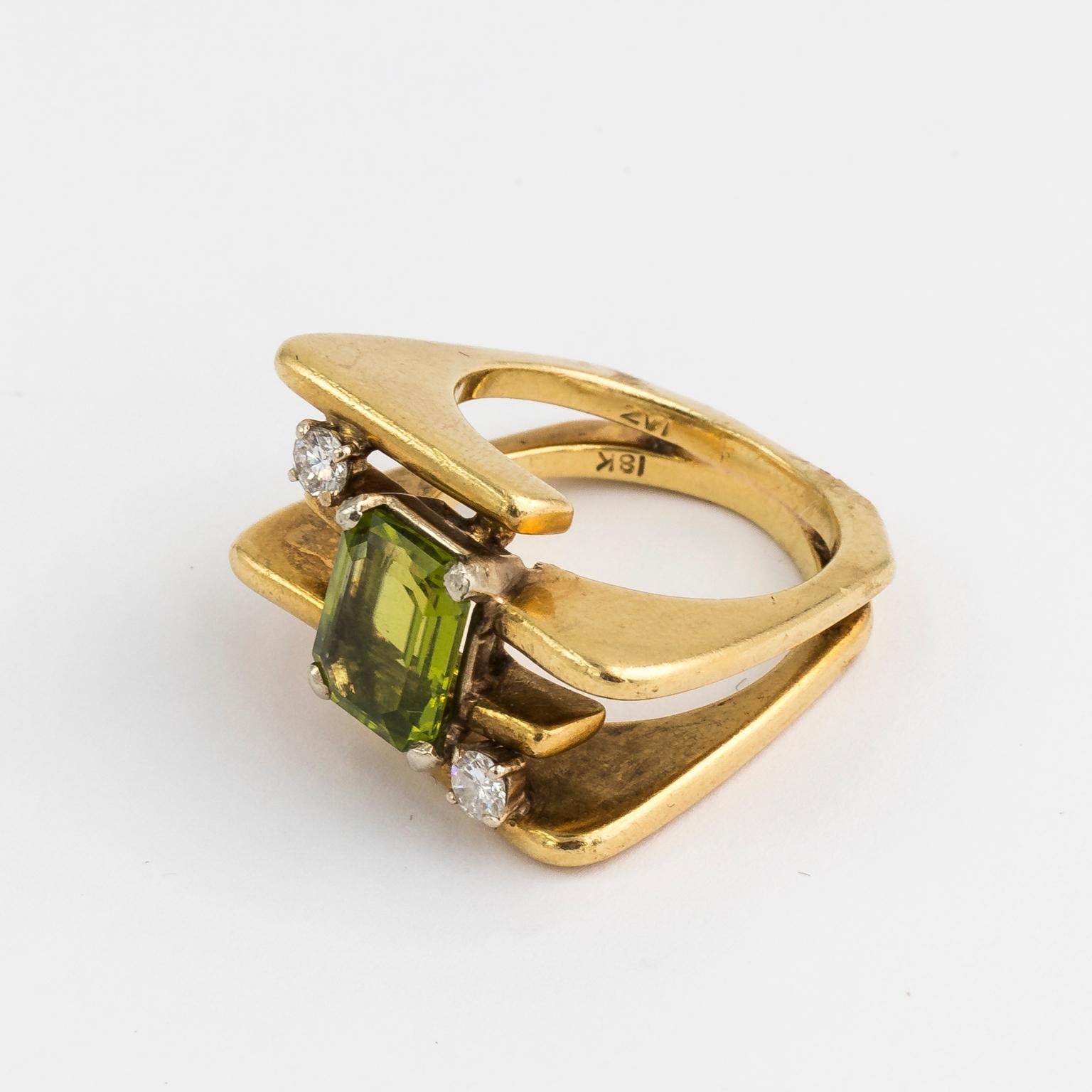 Green Peridot and Diamond Ring In Good Condition In St.amford, CT