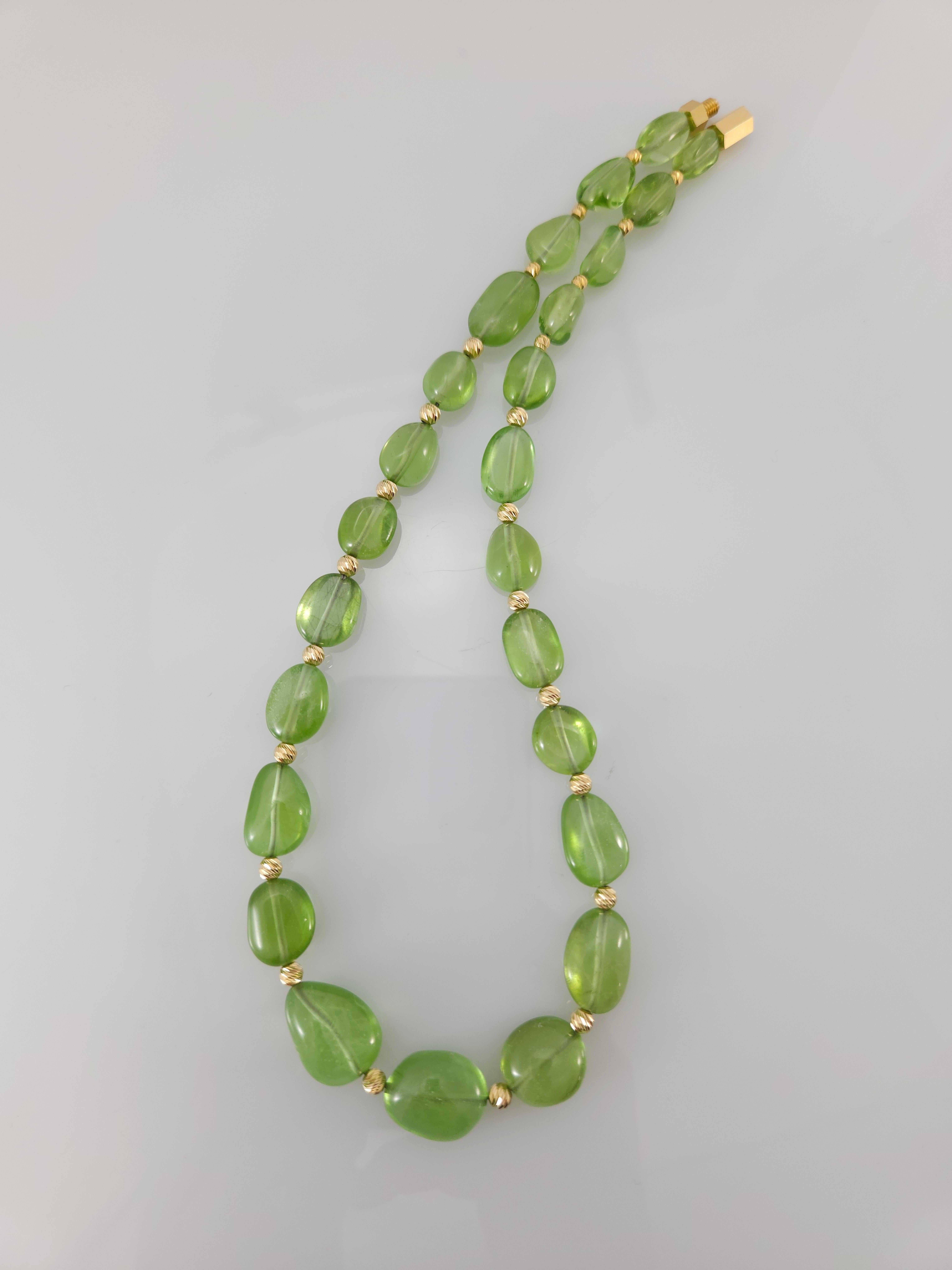 Green Peridot Baroque Beaded Necklace with 18 Carat Yellow Gold For Sale 3