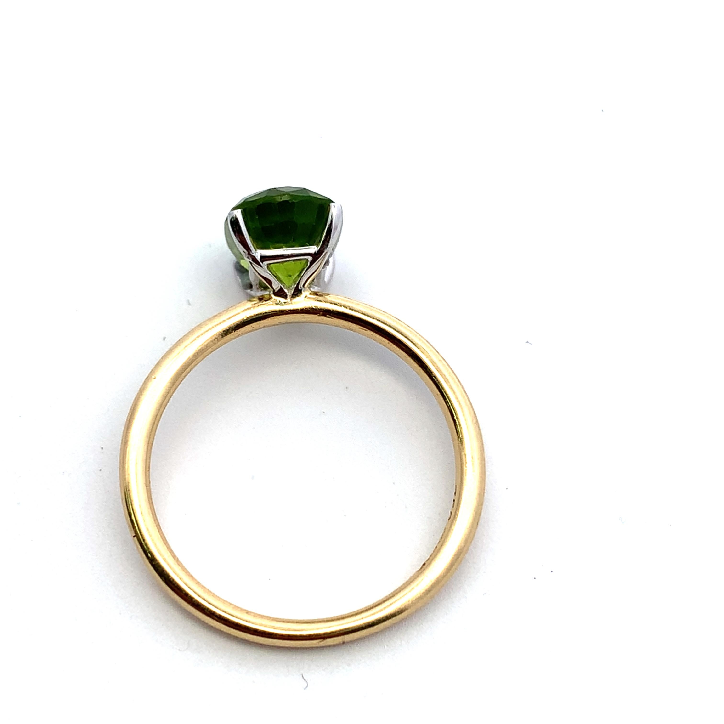 Green peridot cocktail ring 18k yellow gold In New Condition For Sale In London, GB