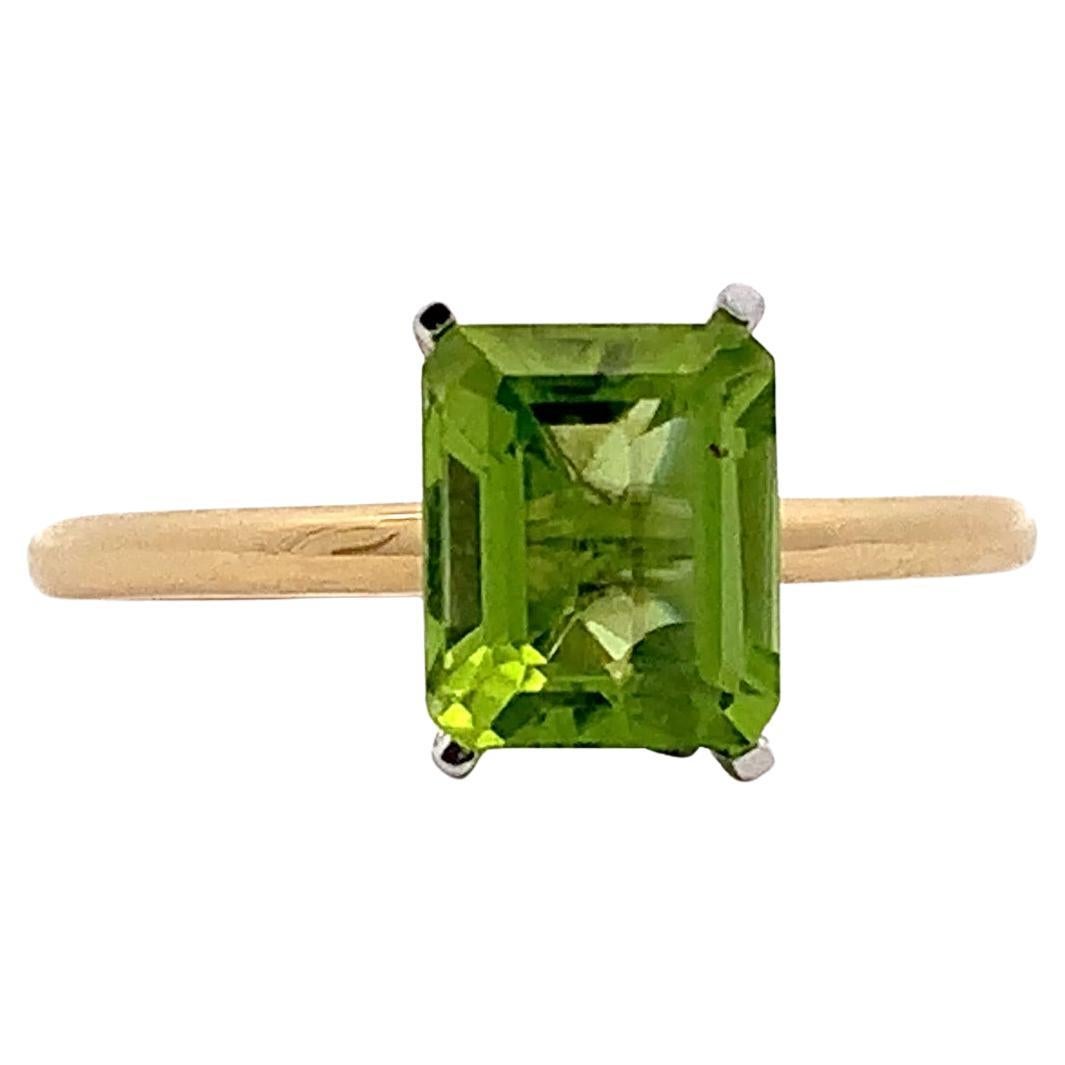 Green peridot cocktail ring 18k yellow gold