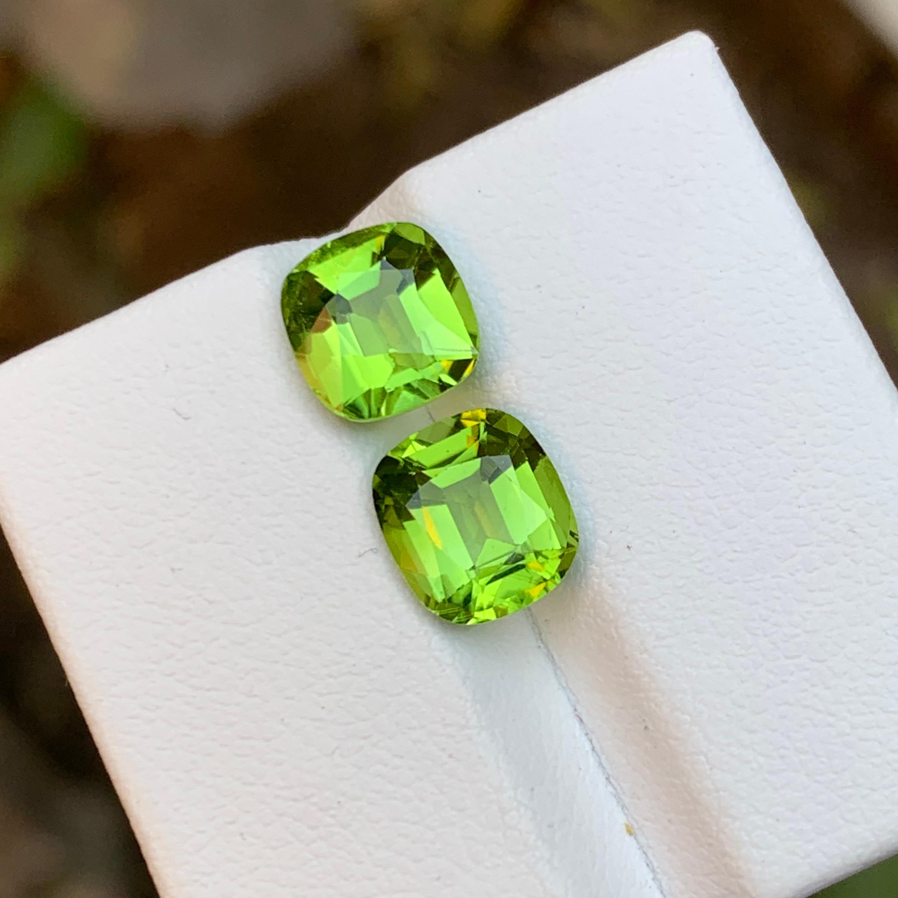 Contemporary Green Peridot Cushion Cut Natural Loose Gemstones, 4.90 Carat from Pakistan For Sale