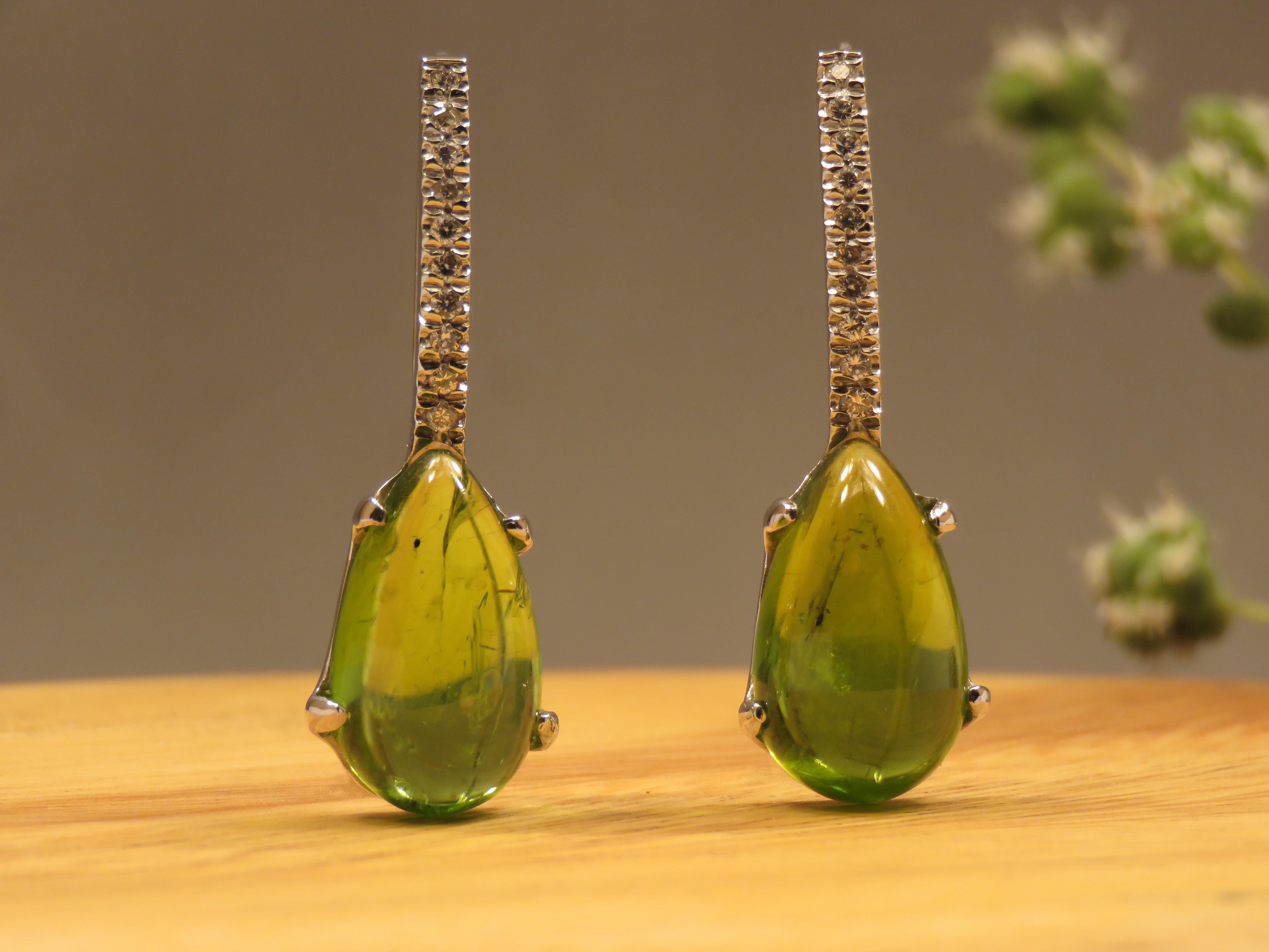 Green Peridot Diamonds White Gold Dangle Earrings Handcrafted in Italy In New Condition For Sale In Milano, IT