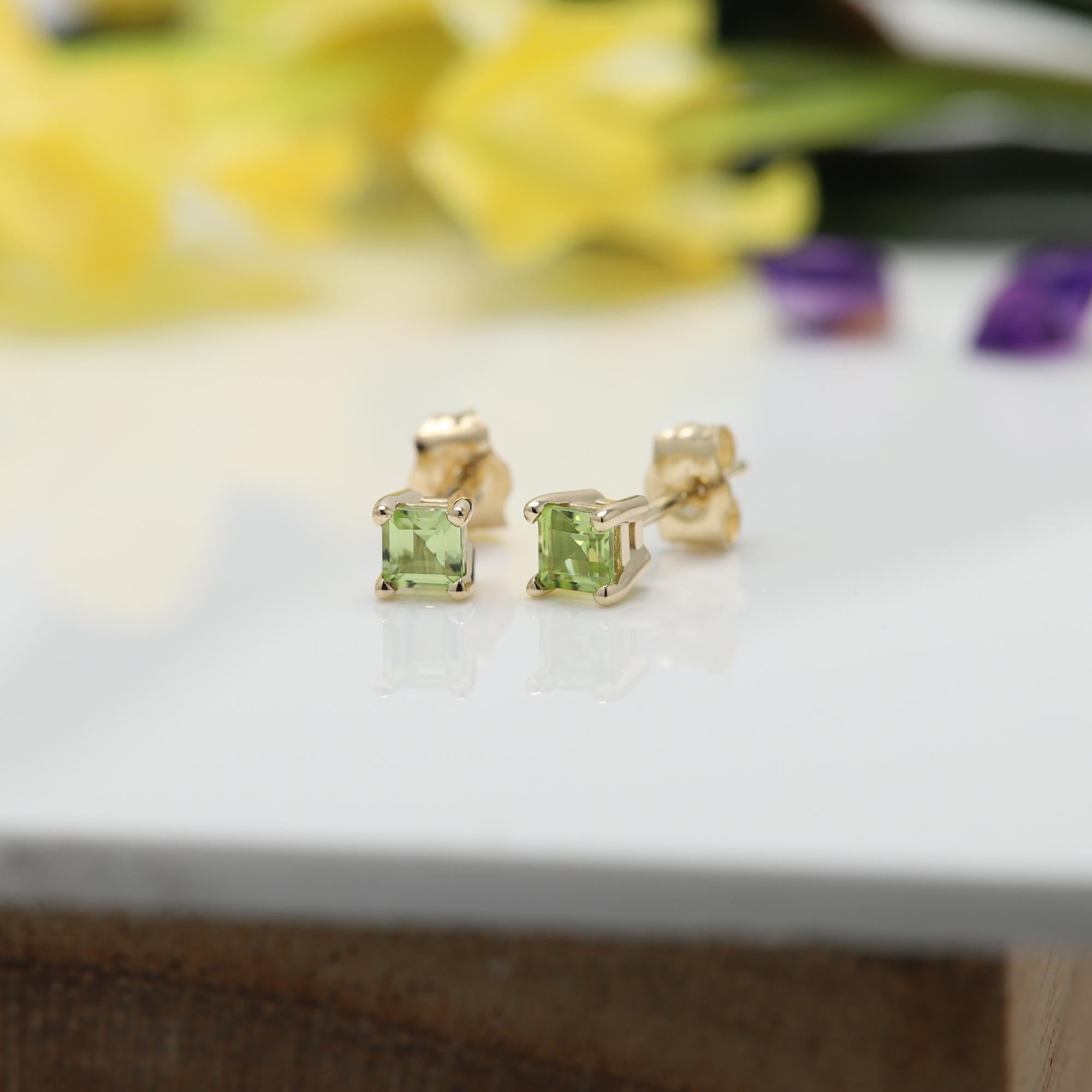 Green Peridot Earring Studs Mini Cute Size 14 Karat Yellow Gold, Natural Gems In New Condition For Sale In Brooklyn, NY