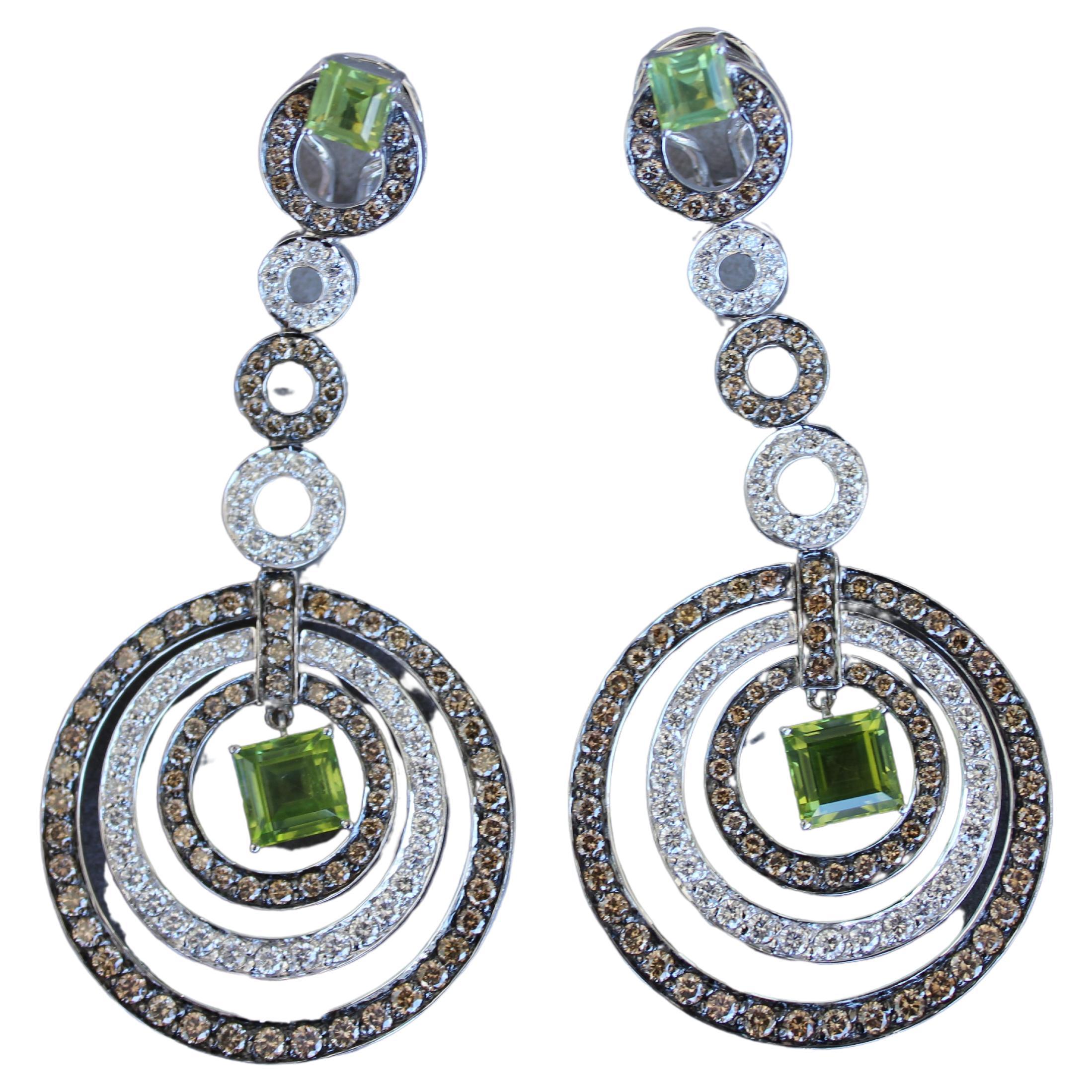 Green Peridot Faceted Square Shape White & Brown Diamond 18K White & Black Gold Earrings
5 CTW Natural Green Peridot 
Square Shape, Faceted Cut 
6.5 ctw of Brown & White Diamonds in Round Shapes & Brilliant Cuts
18K White & Black Gold 
Excellent,