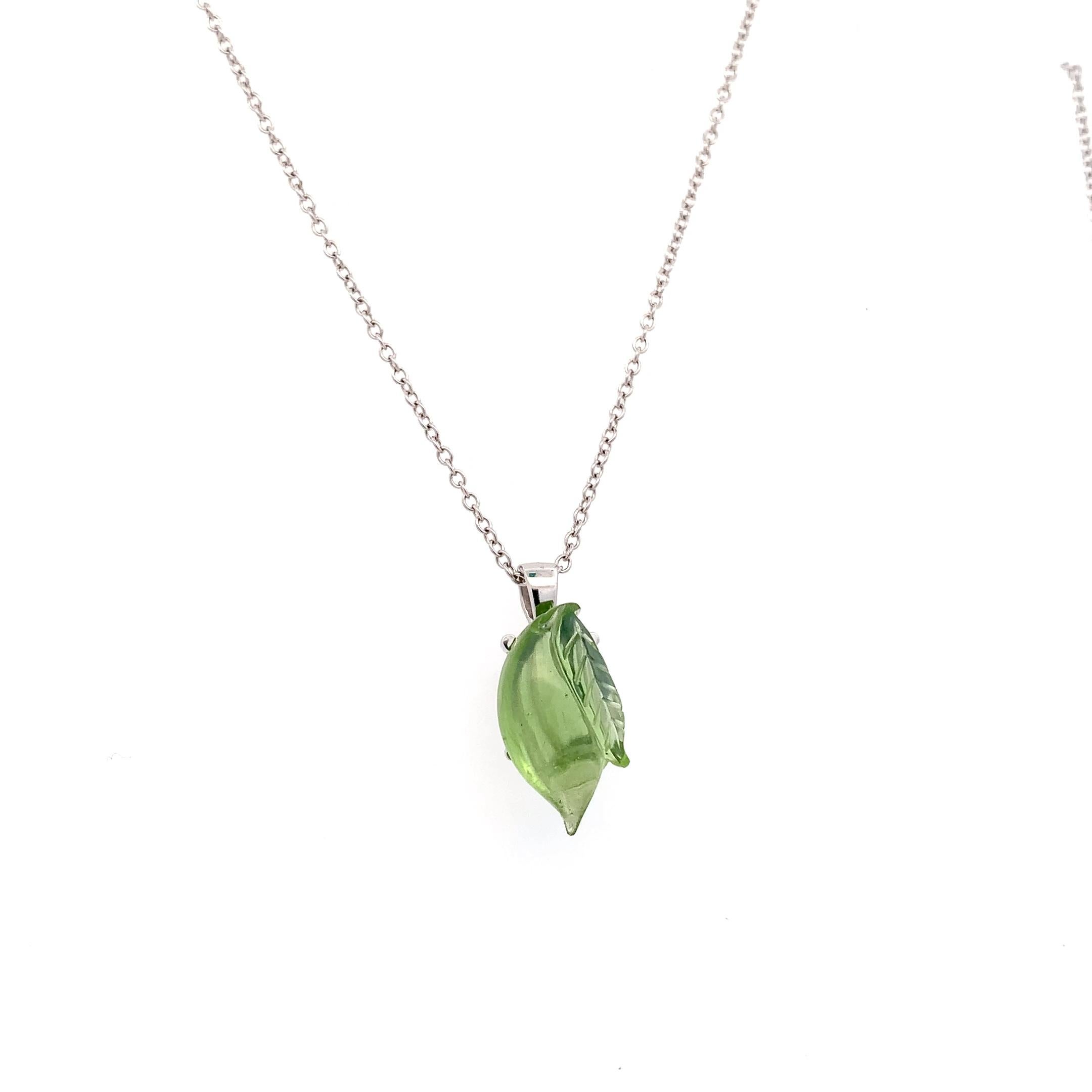 Taille mixte Collier pendentif en forme de citron en péridot vert 18 carats en vente