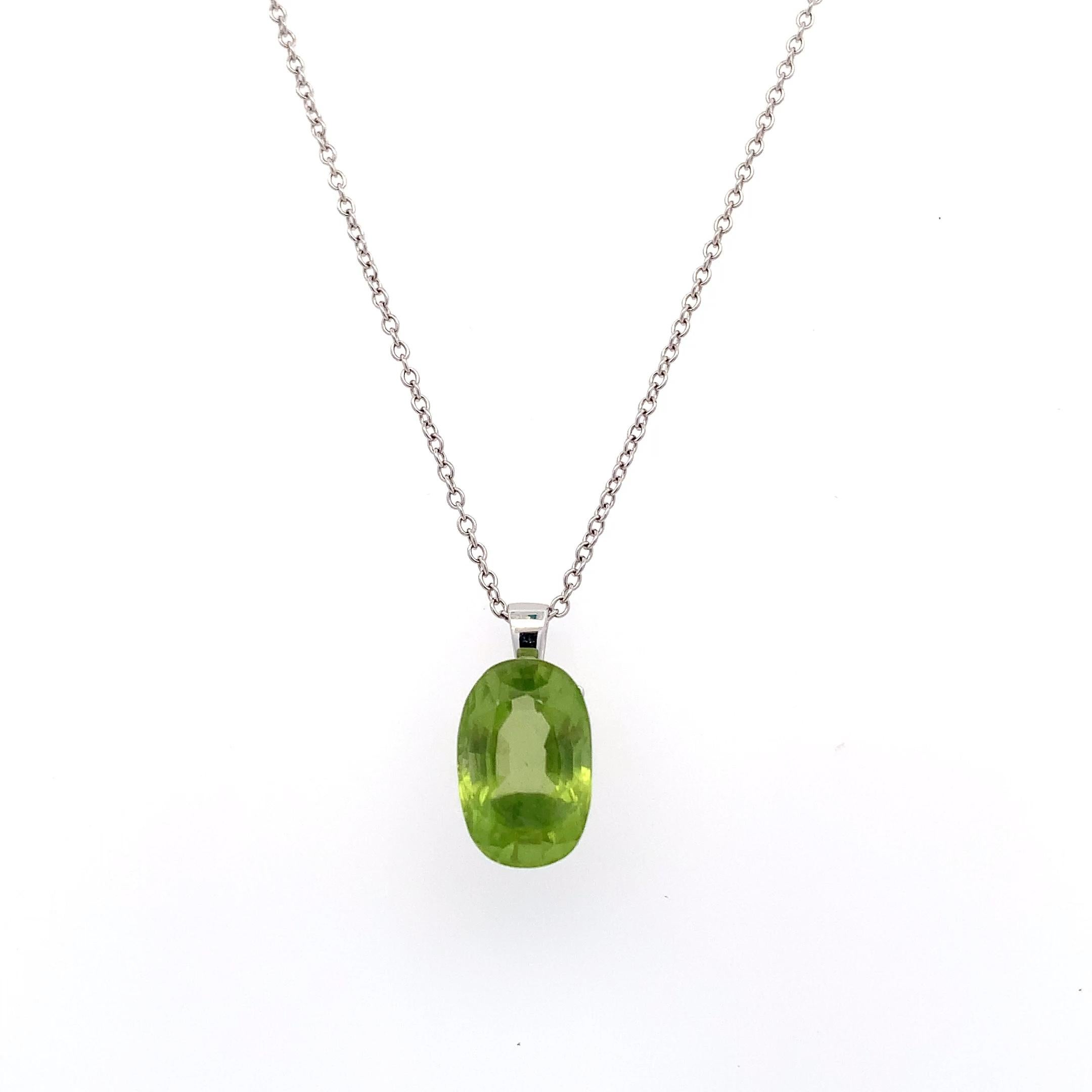 Oval Cut Green peridot oval cut fashion pendant necklace 18k white gold For Sale