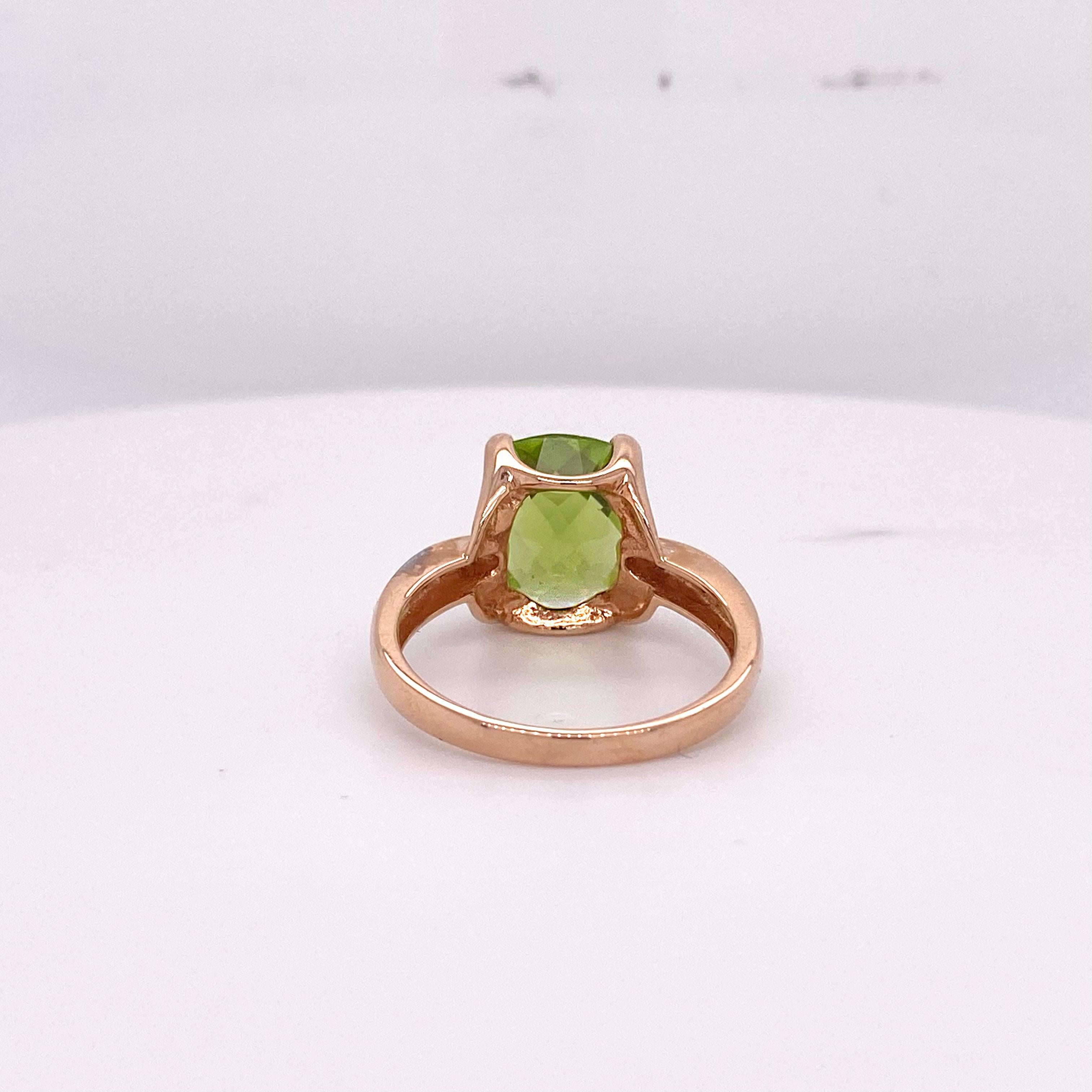 Grüner Peridot-Ring mit 4,00 Karat echtem Edelstein im Kissenschliff mit Diamanten im Zustand „Neu“ im Angebot in Austin, TX