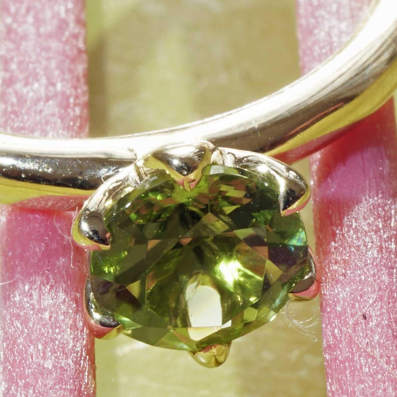 Green Peridot Ring made in Italy Valenza  finest Goldsmith´s Work Bestseller For Sale 8