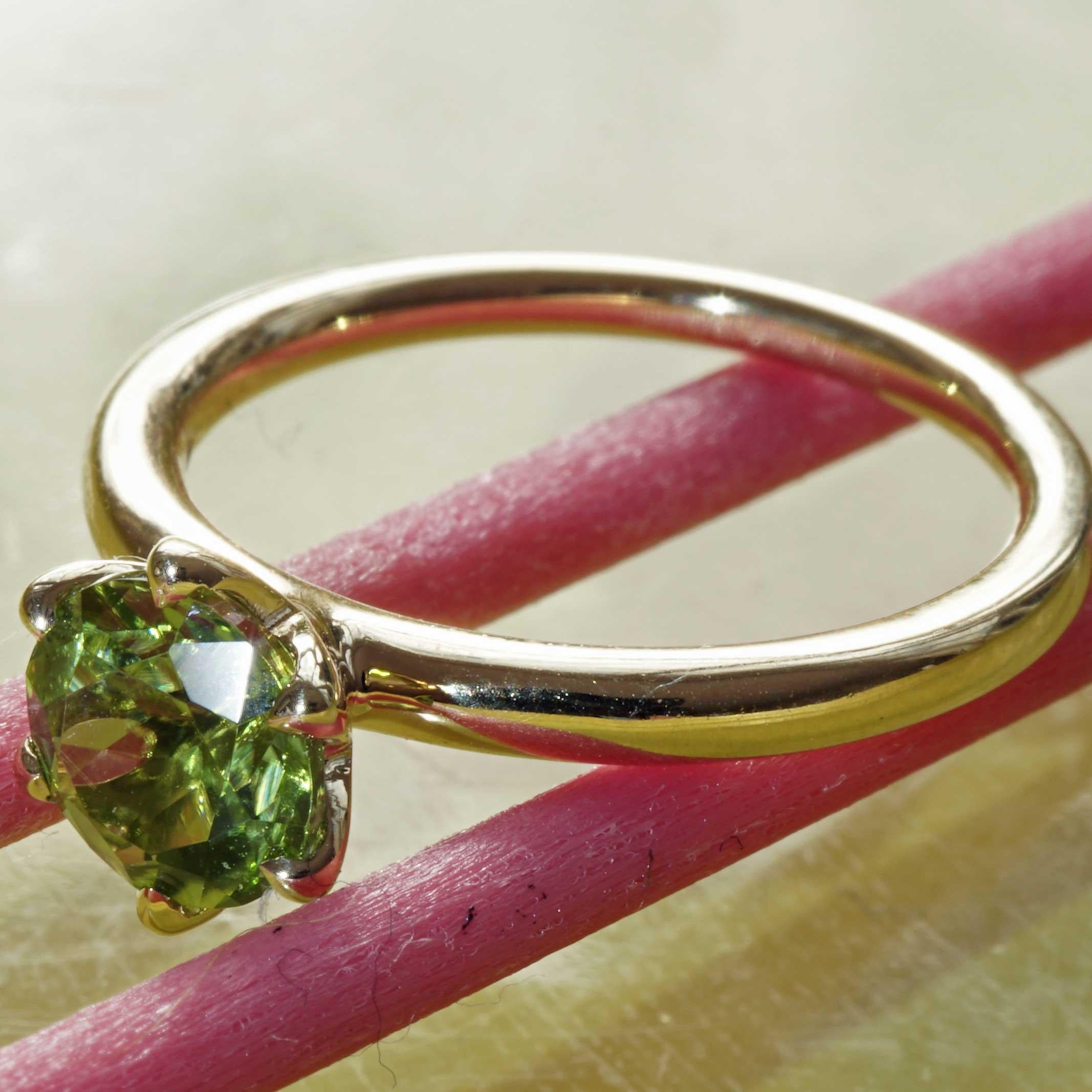 Green Peridot Ring made in Italy Valenza  finest Goldsmith´s Work Bestseller For Sale 9
