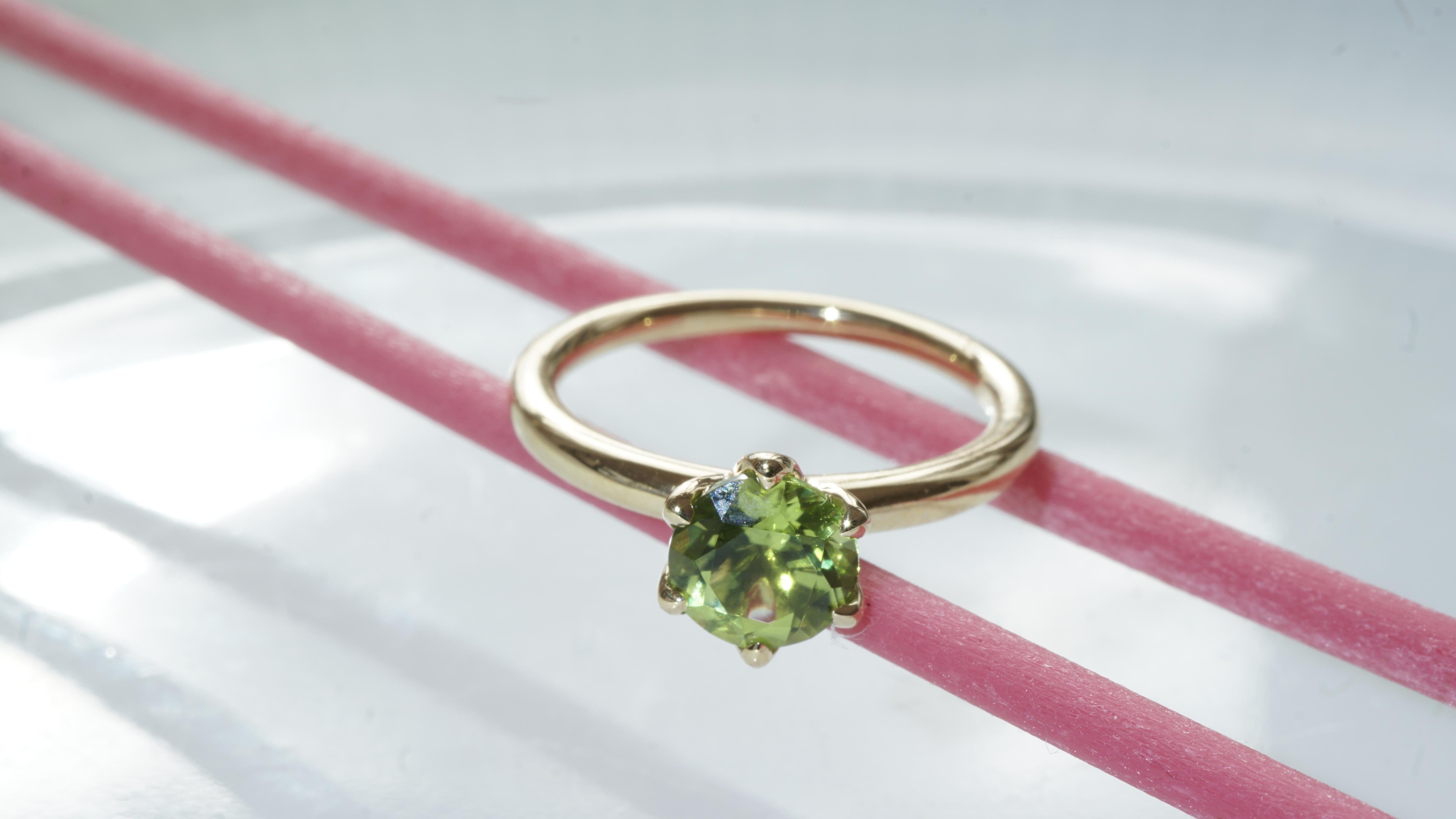 Green Peridot Ring made in Italy Valenza  finest Goldsmith´s Work Bestseller For Sale 3