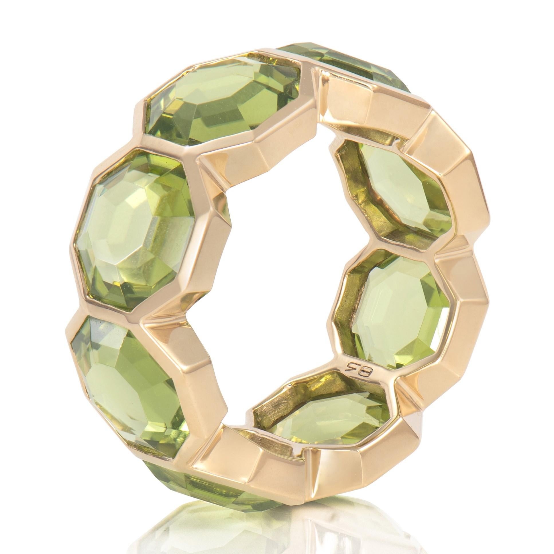 For Sale:  Green Peridot Russell Ring in 18 Karat Yellow Gold 3