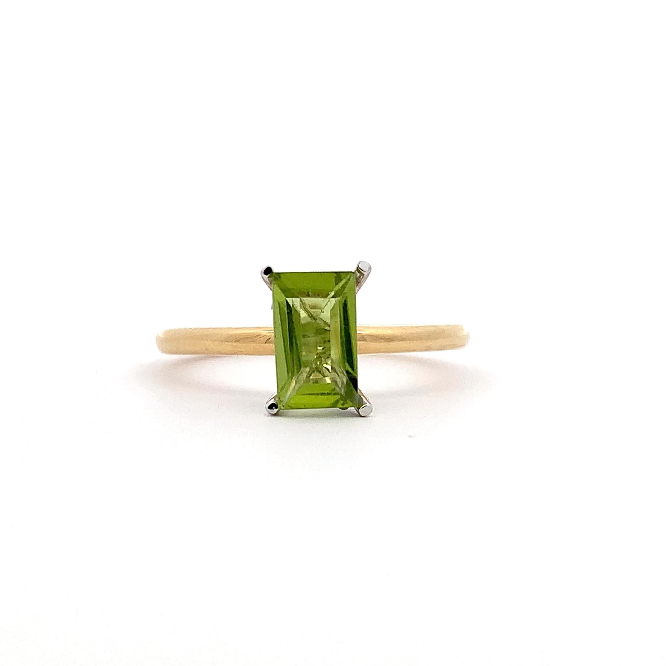 Emerald Cut Green peridot solitaire engagement ring 18k yellow gold For Sale