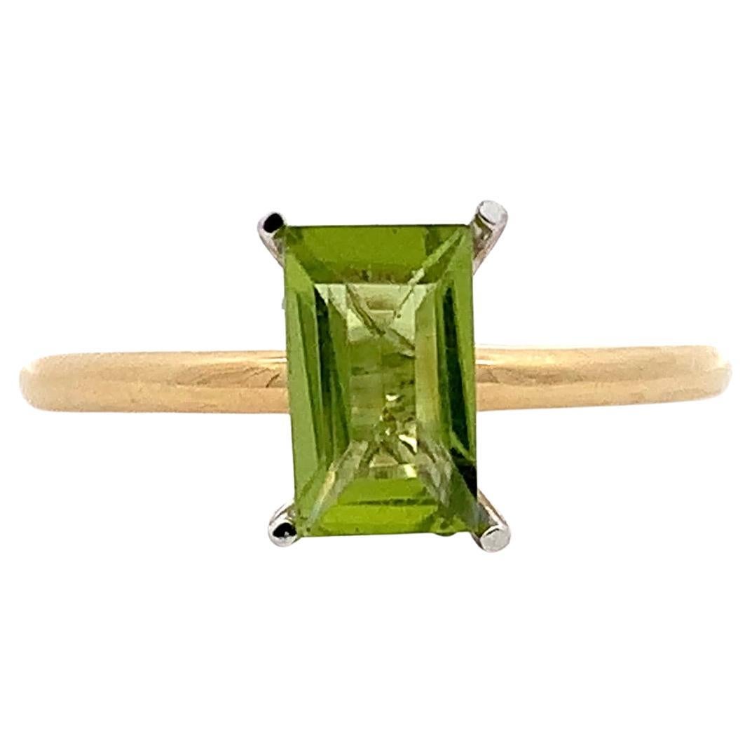 Green peridot solitaire engagement ring 18k yellow gold