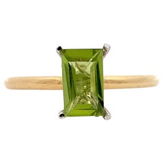 Green peridot solitaire engagement ring 18k yellow gold