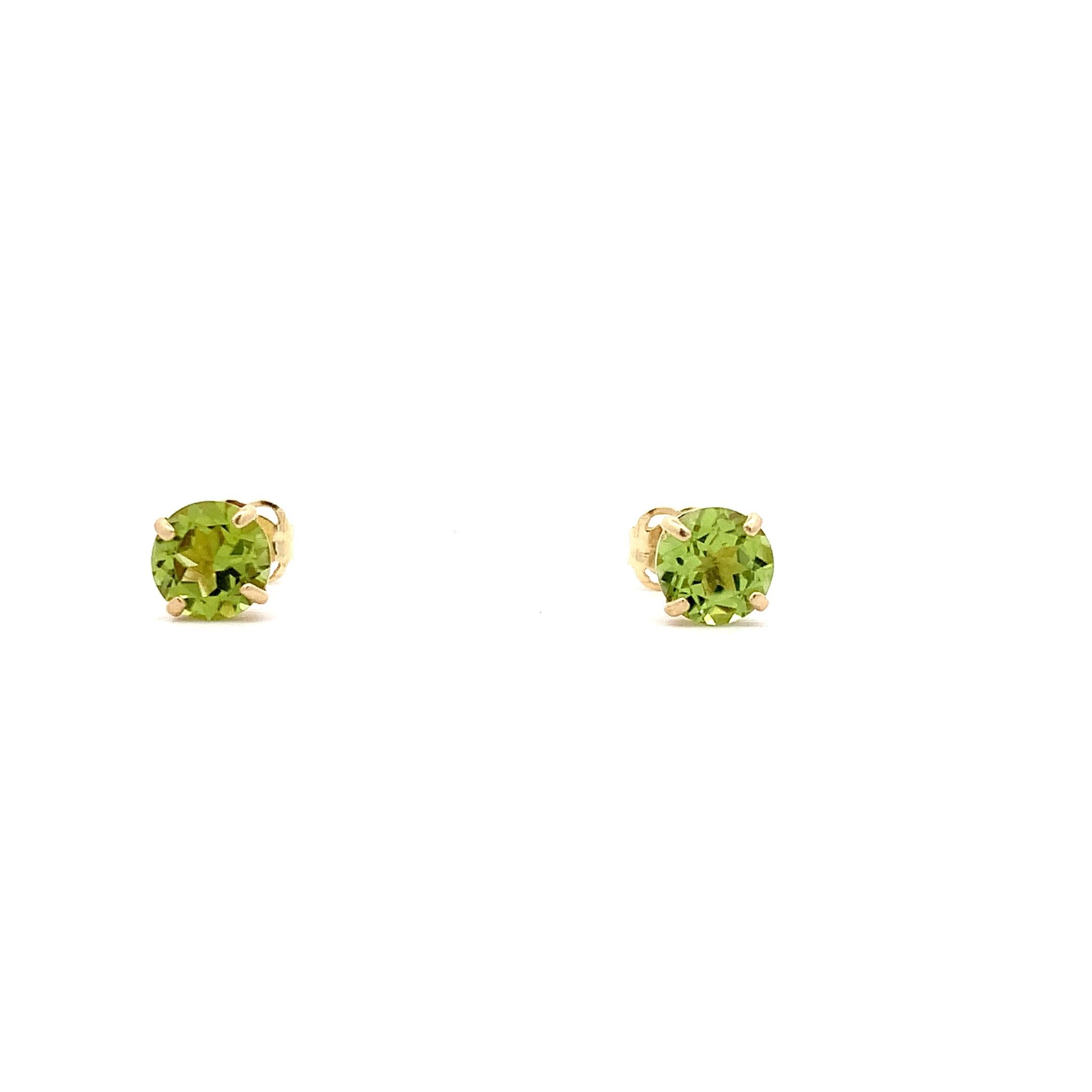 Green peridot solitaire stud earrings yellow gold In New Condition For Sale In London, GB