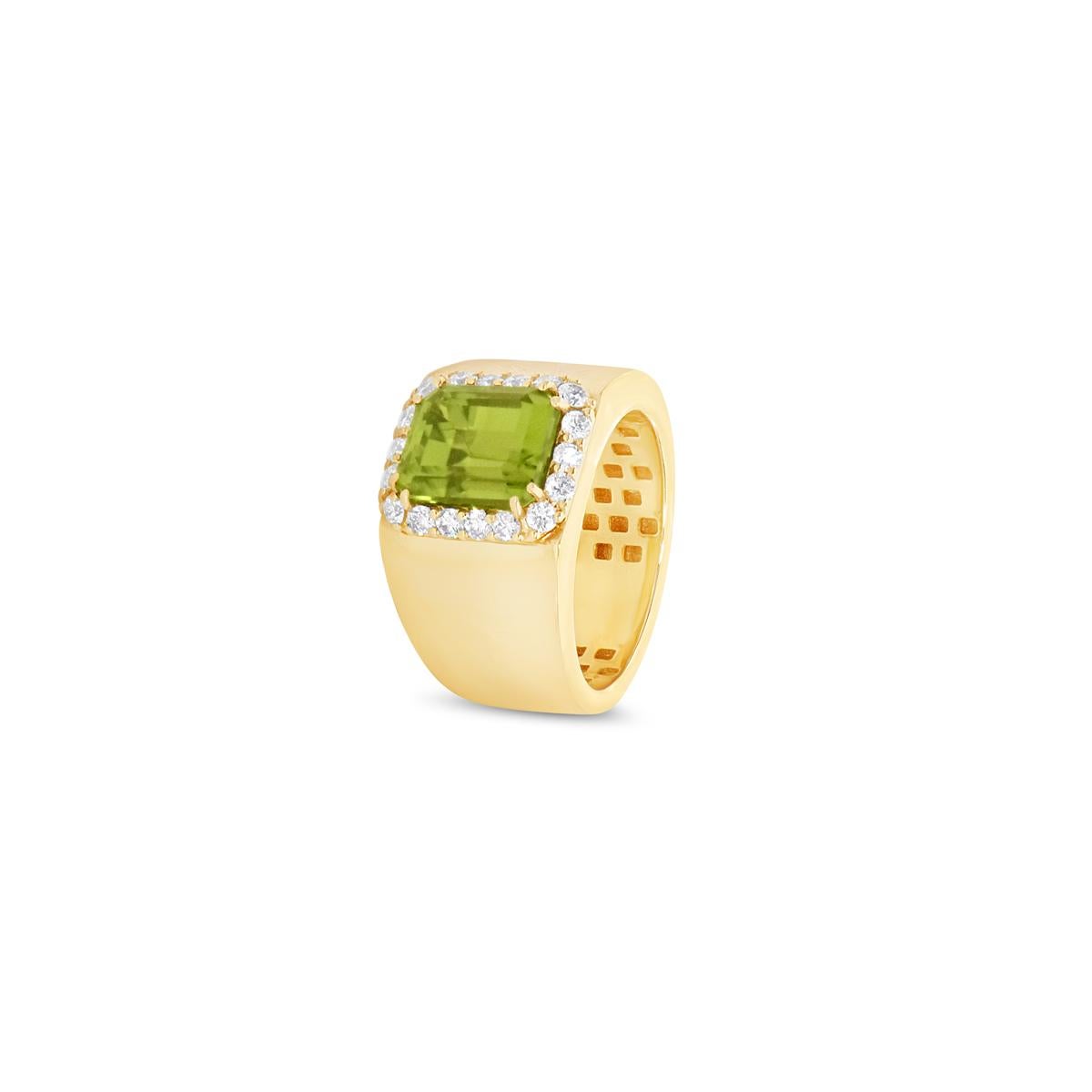 The harmonious combination of the rich yellow gold setting and the tranquil green of the Peridot (3.64ct) creates a captivating and sophisticated piece. Crafted to perfection, this ring is a symbol of timeless beauty and luxury.
At the heart of this