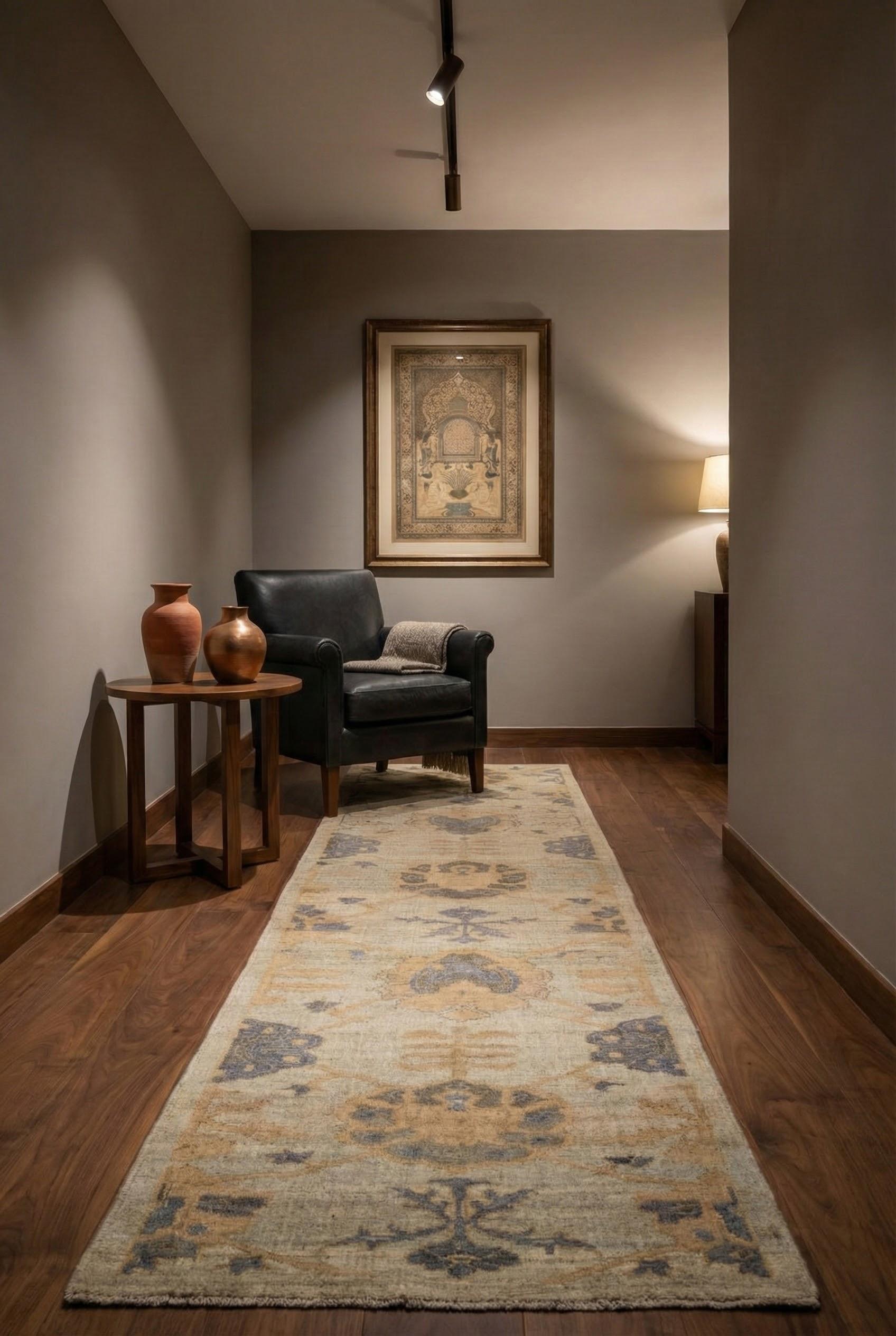 Grün Persische Wolle Hand Knotted Läufer 3 ft x 13 ft , Sage Palmette Harmony (Oushak) im Angebot