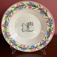 Plato hondo con banda floral verde, rosa y azul