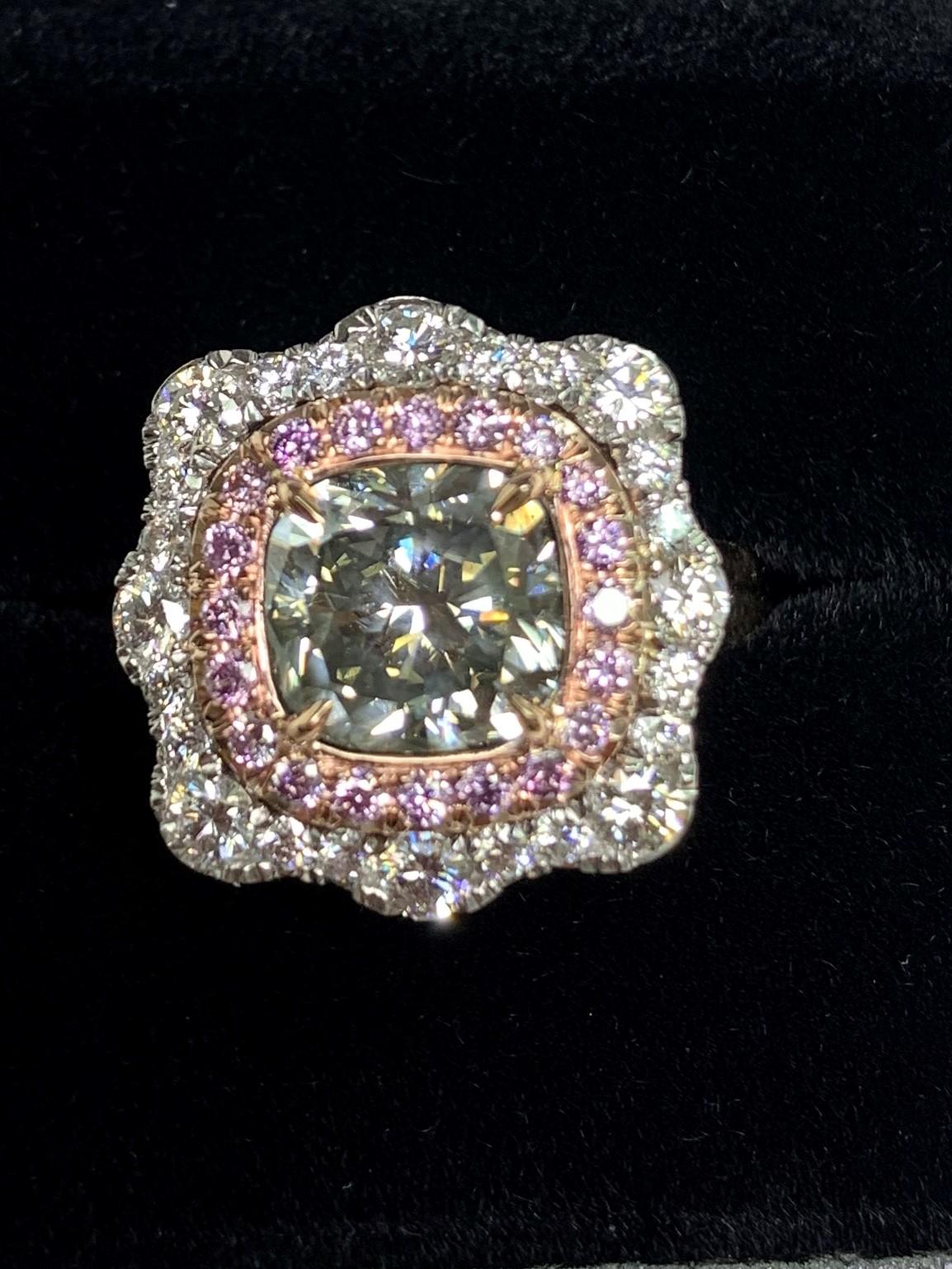 Green, Pink and White Diamonds Set in Platinum and 18 Karat Rose Gold Ring In New Condition For Sale In New York, NY