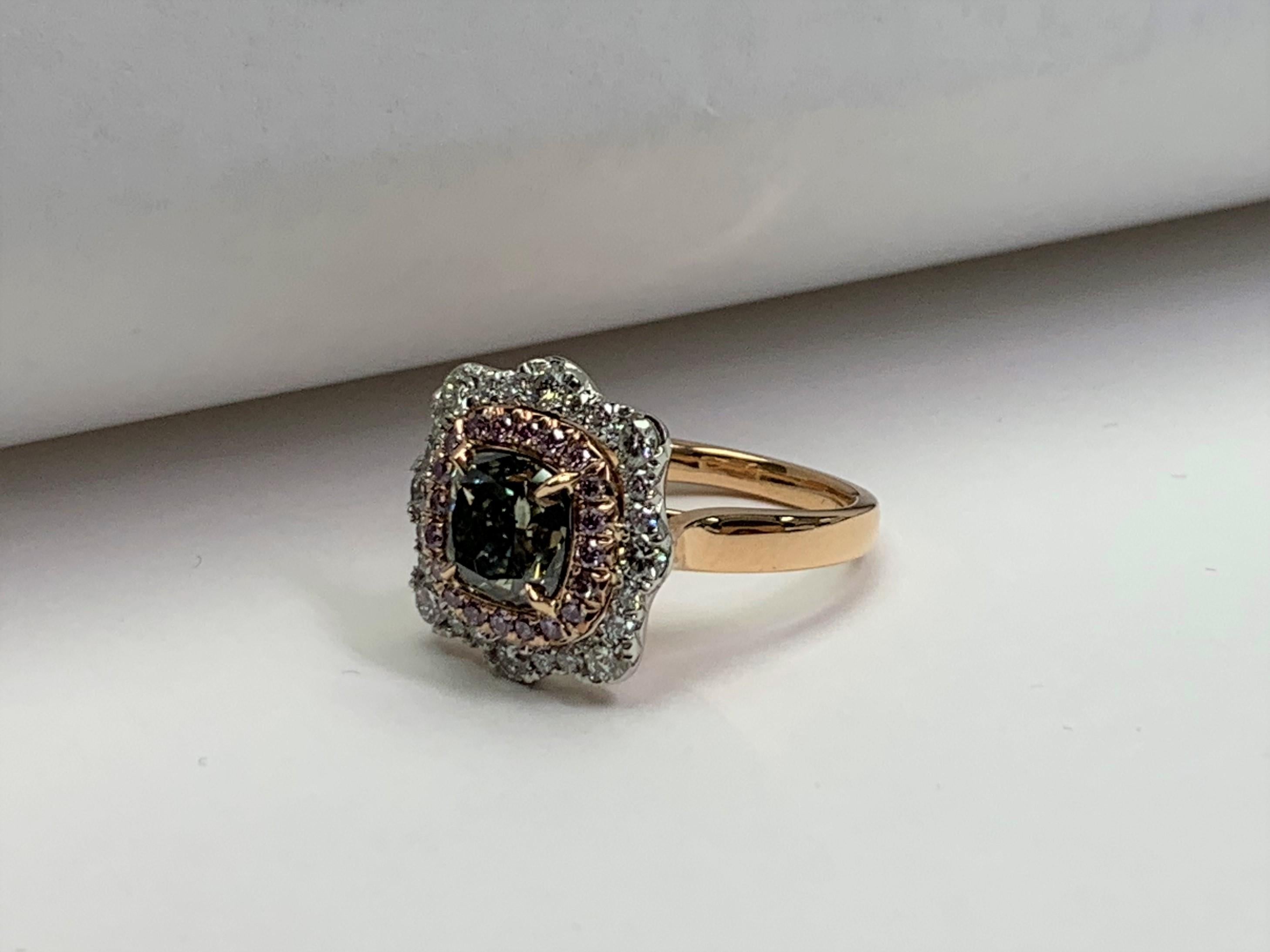 Women's or Men's Green, Pink and White Diamonds Set in Platinum and 18 Karat Rose Gold Ring For Sale