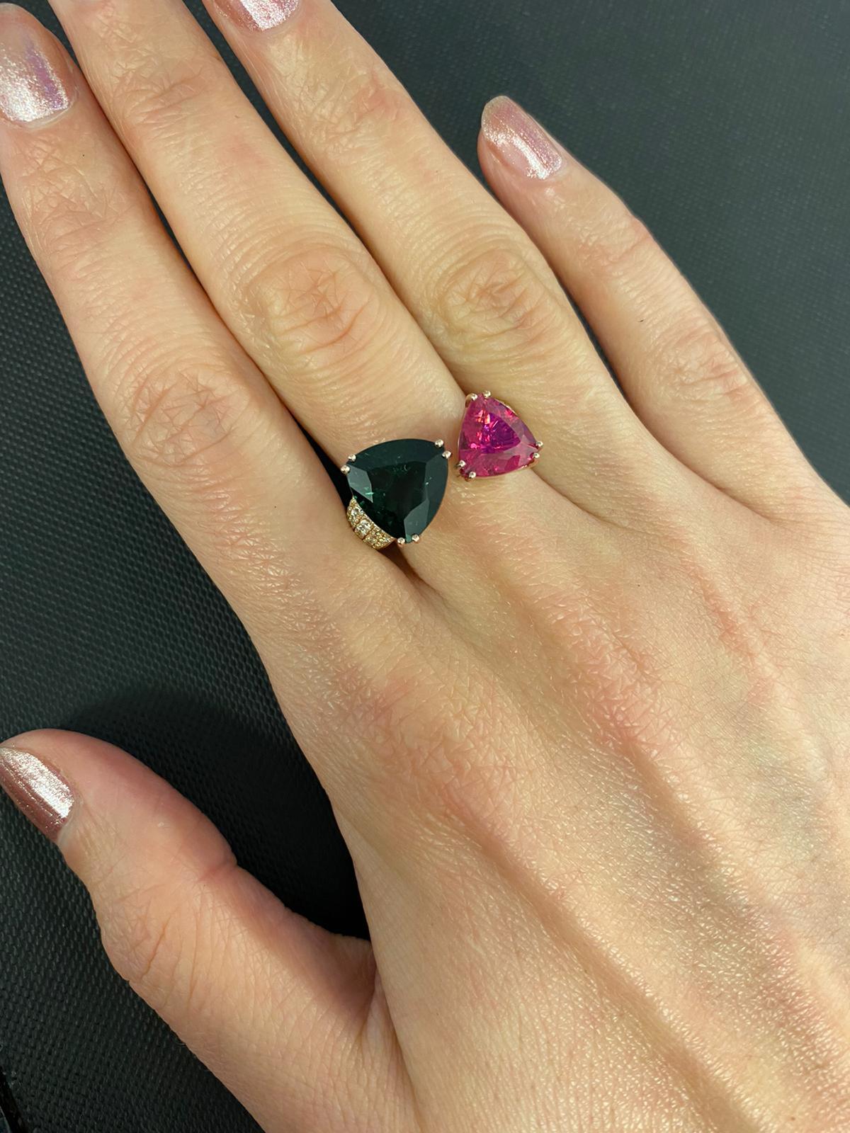 Ring aus 18 Karat Roségold mit grünem, rosa Turmalin, Rubellit und Diamant-Pavé mit zwei Steinen im Angebot 5