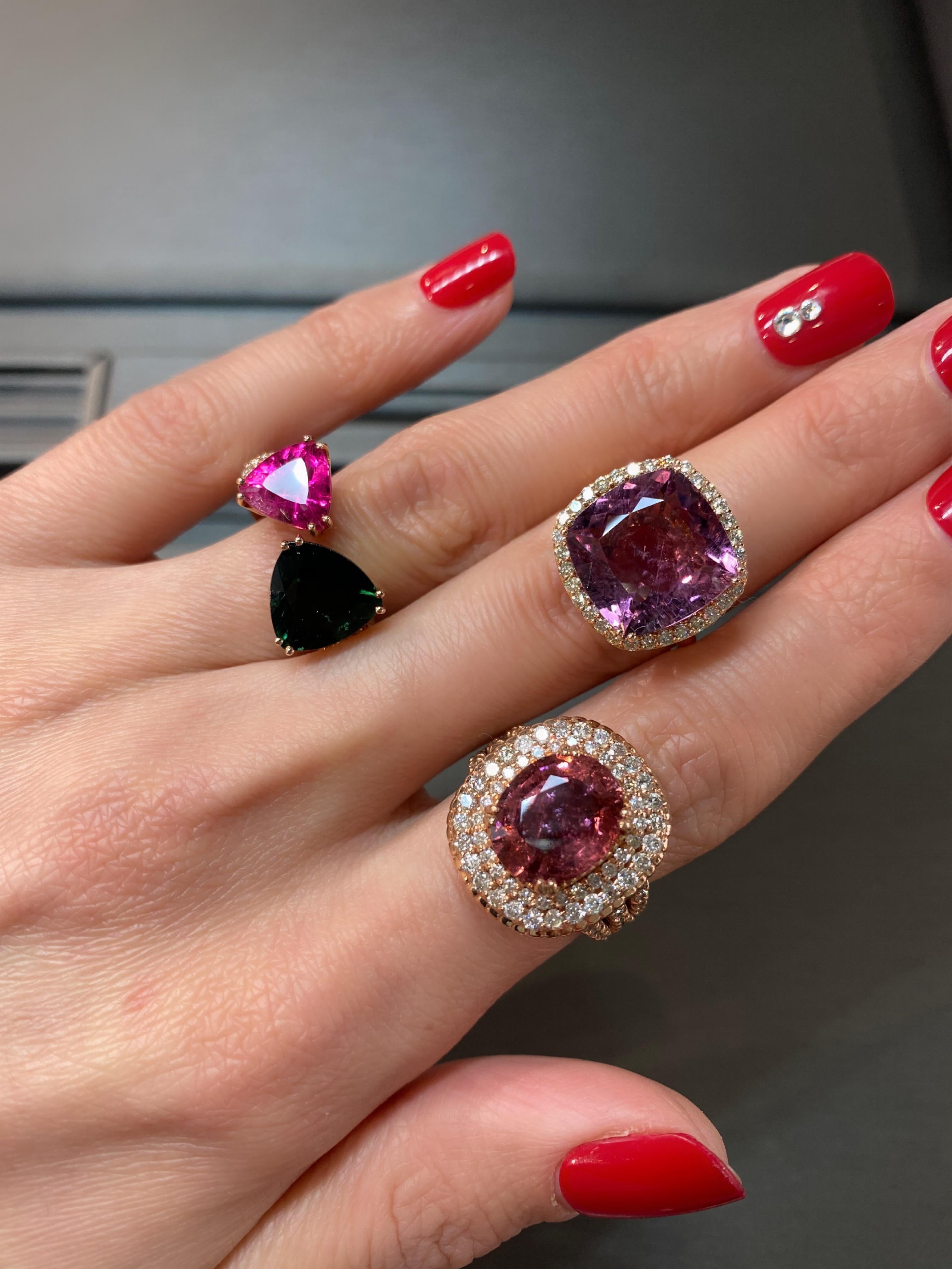 Ring aus 18 Karat Roségold mit grünem, rosa Turmalin, Rubellit und Diamant-Pavé mit zwei Steinen im Angebot 10