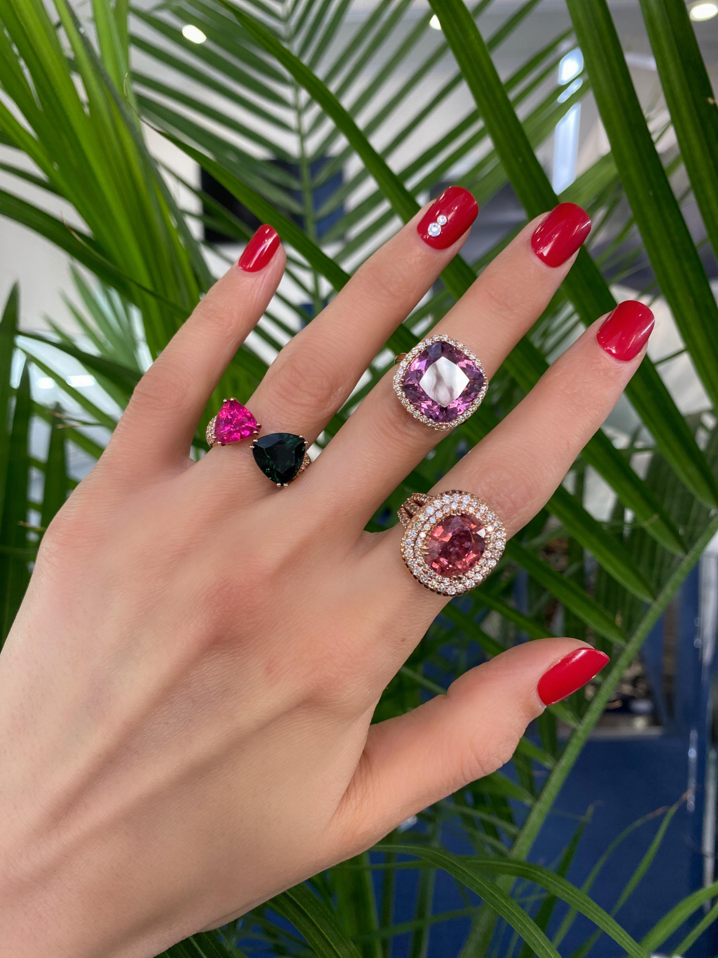 Ring aus 18 Karat Roségold mit grünem, rosa Turmalin, Rubellit und Diamant-Pavé mit zwei Steinen im Angebot 11