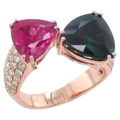 Anello con due pietre in oro rosa 18 carati con tormalina rosa verde e rubellite e pavé di diamanti