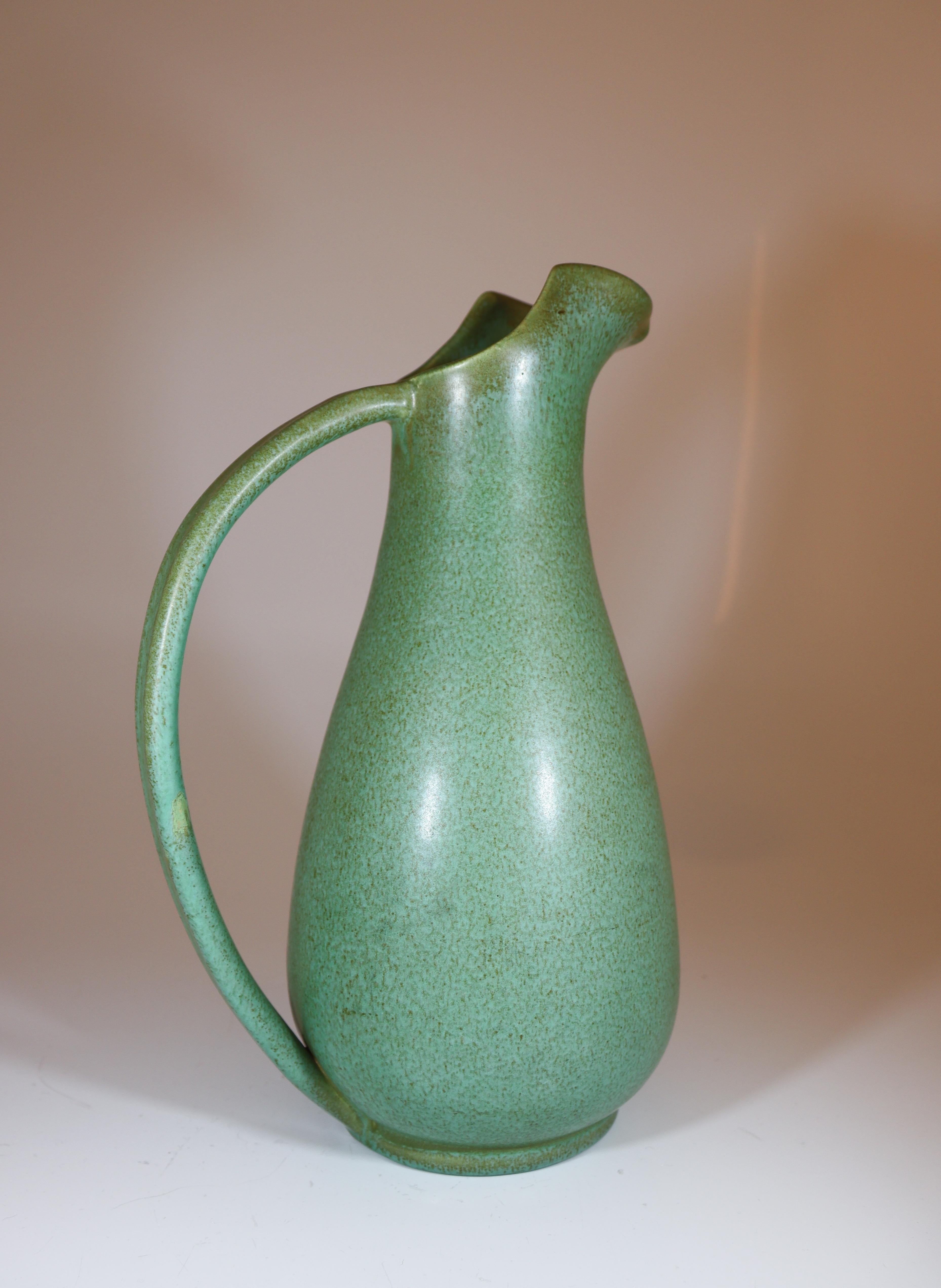 20ième siècle Pichet en céramique verte Ewald Dahlskog des années 1930, Bo Fajans, Suède en vente