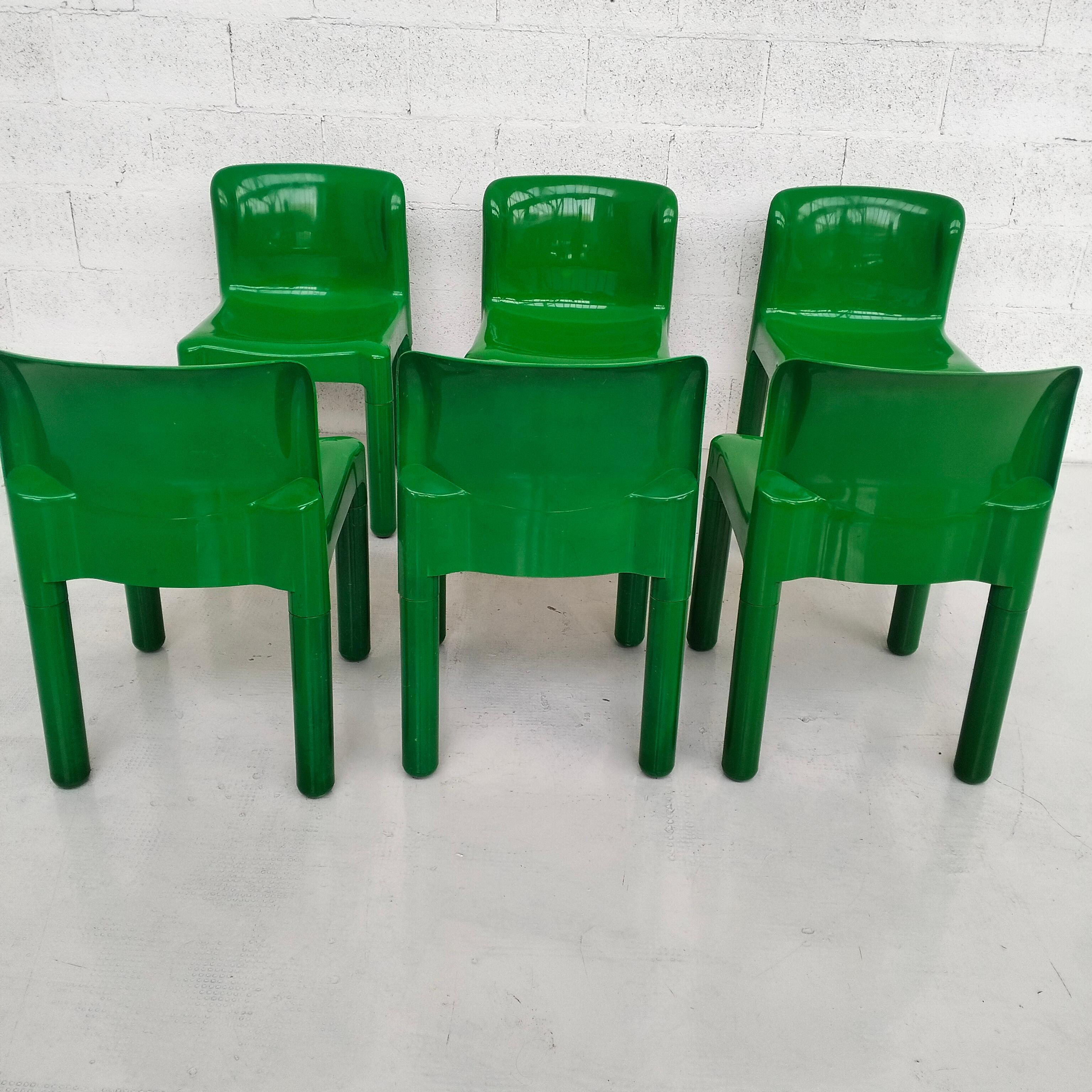 Grüne Kunststoffstühle 4875 von Carlo Bartoli für Kartell 1970er Jahre, 6-teilig 6