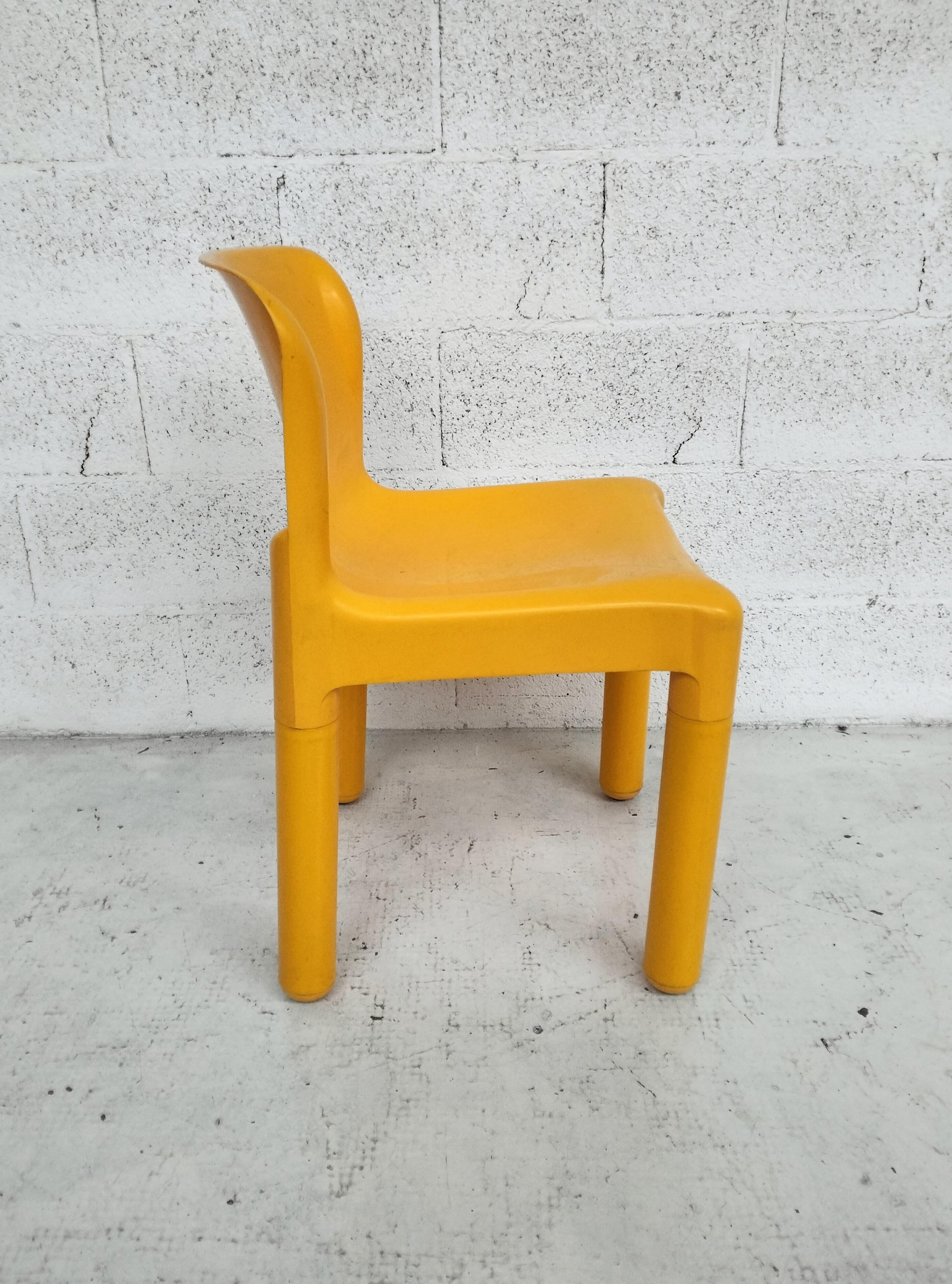 Sedie in plastica verde 4875 di Carlo Bartoli per Kartell 1970, set di 8 pezzi in vendita 2