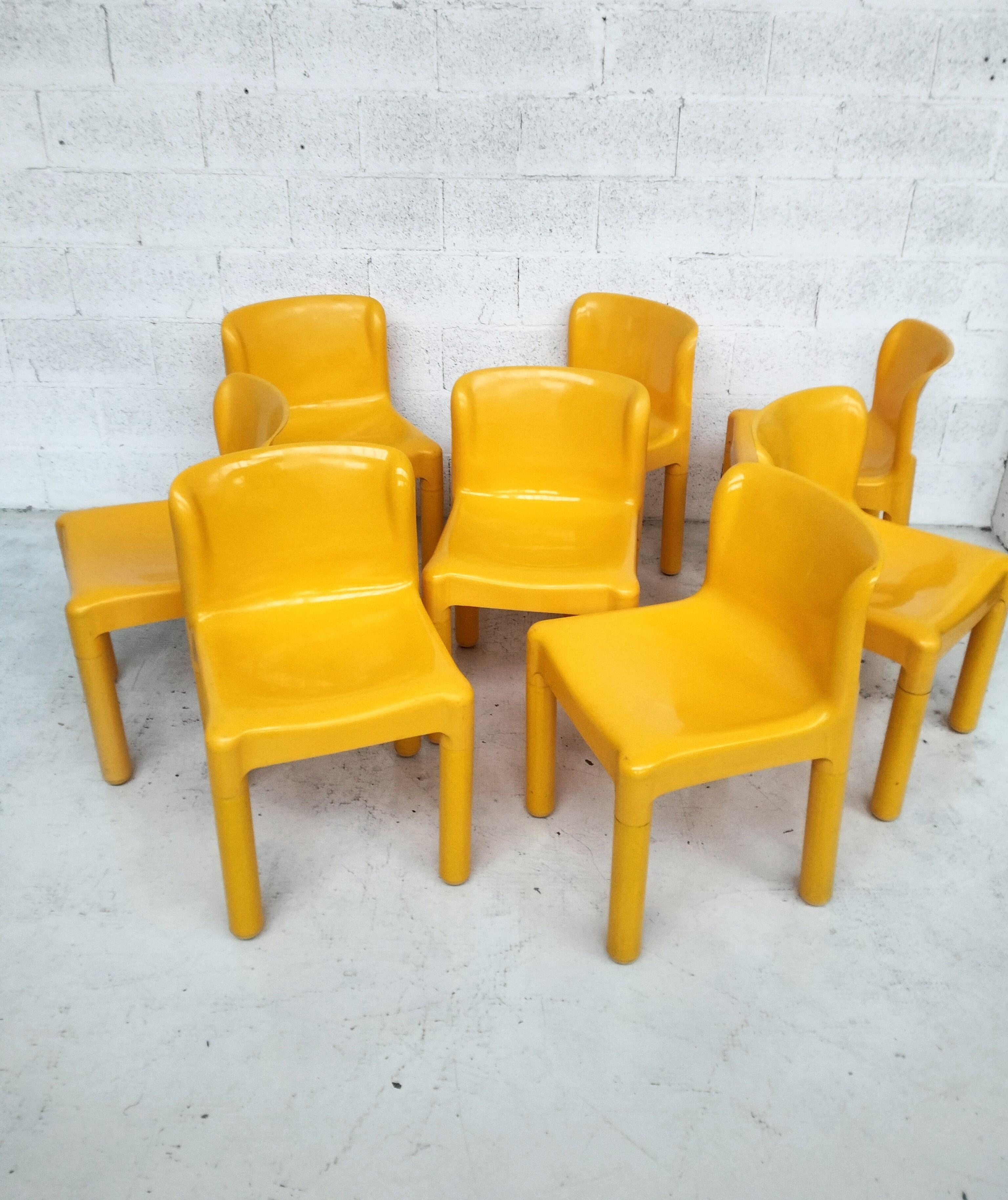 Oustanding and rare set of 8 yellow plastic chairs 4875 model, designed by Carlo Bartoli and produced by Kartell 1970s. 

In Good condition, wear consistent with age and use.

