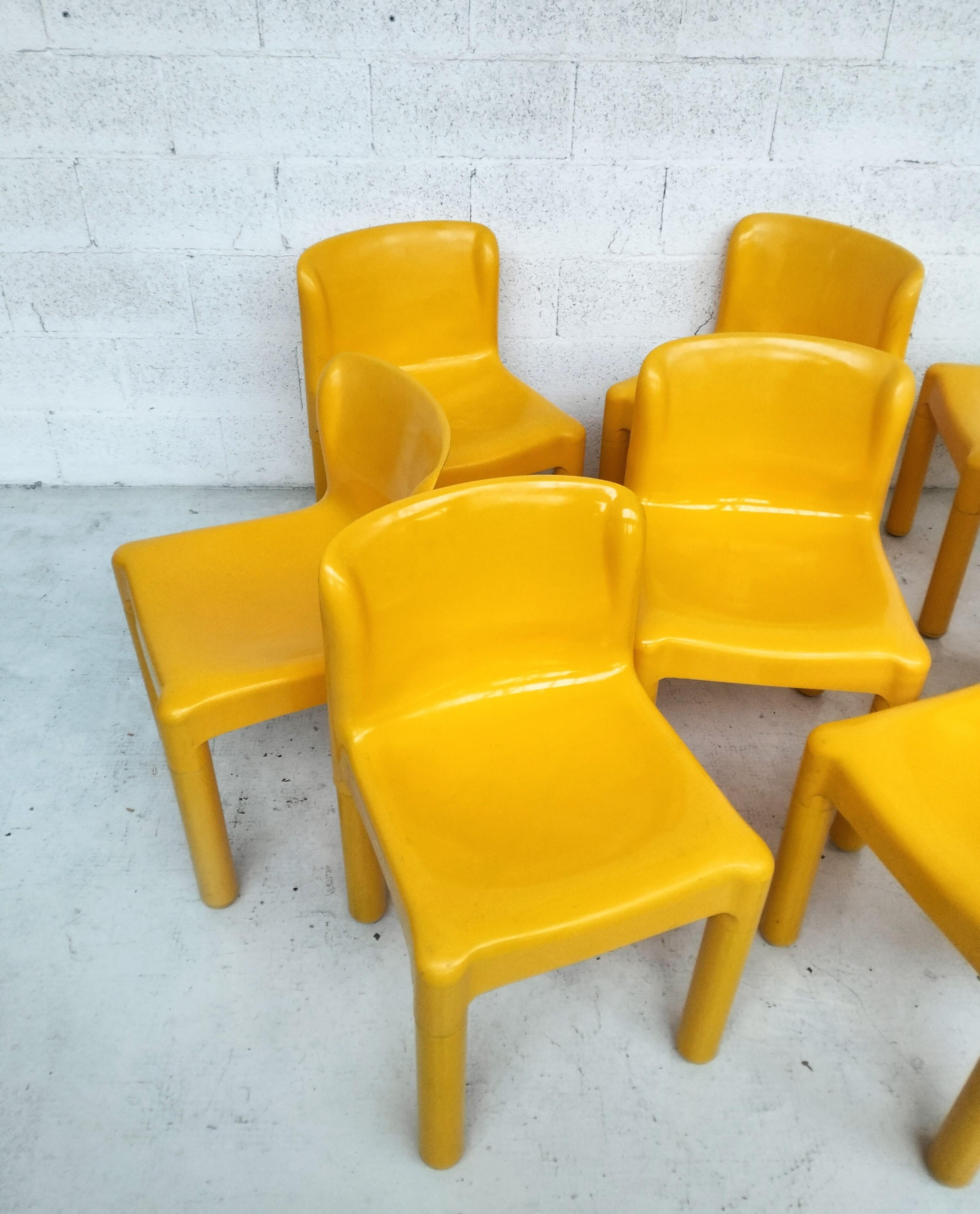 Mid-Century Modern Green Plastic Chairs 4875 by Carlo Bartoli for Kartell 1970s, Set of 8 For Sale