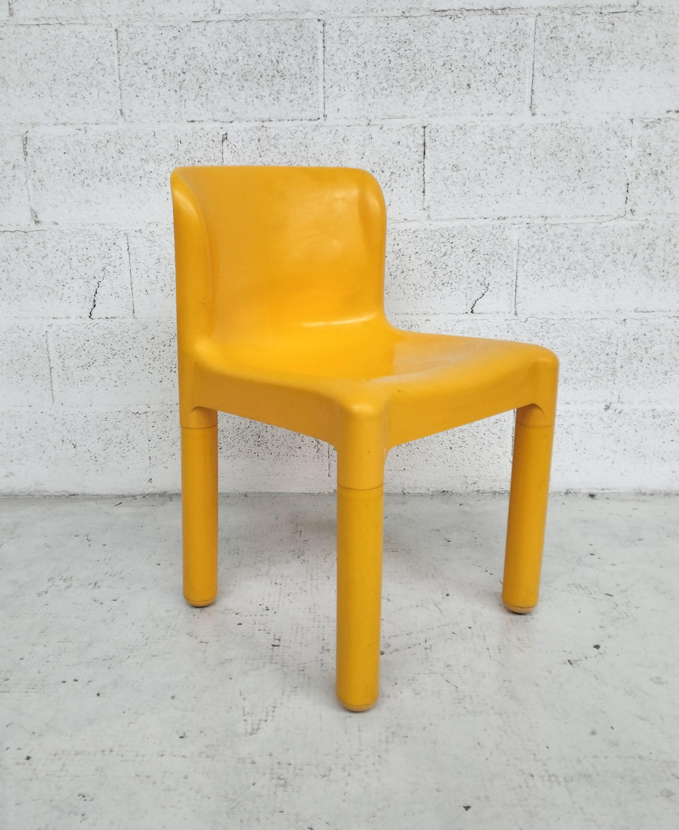 Plastica Sedie in plastica verde 4875 di Carlo Bartoli per Kartell 1970, set di 8 pezzi in vendita