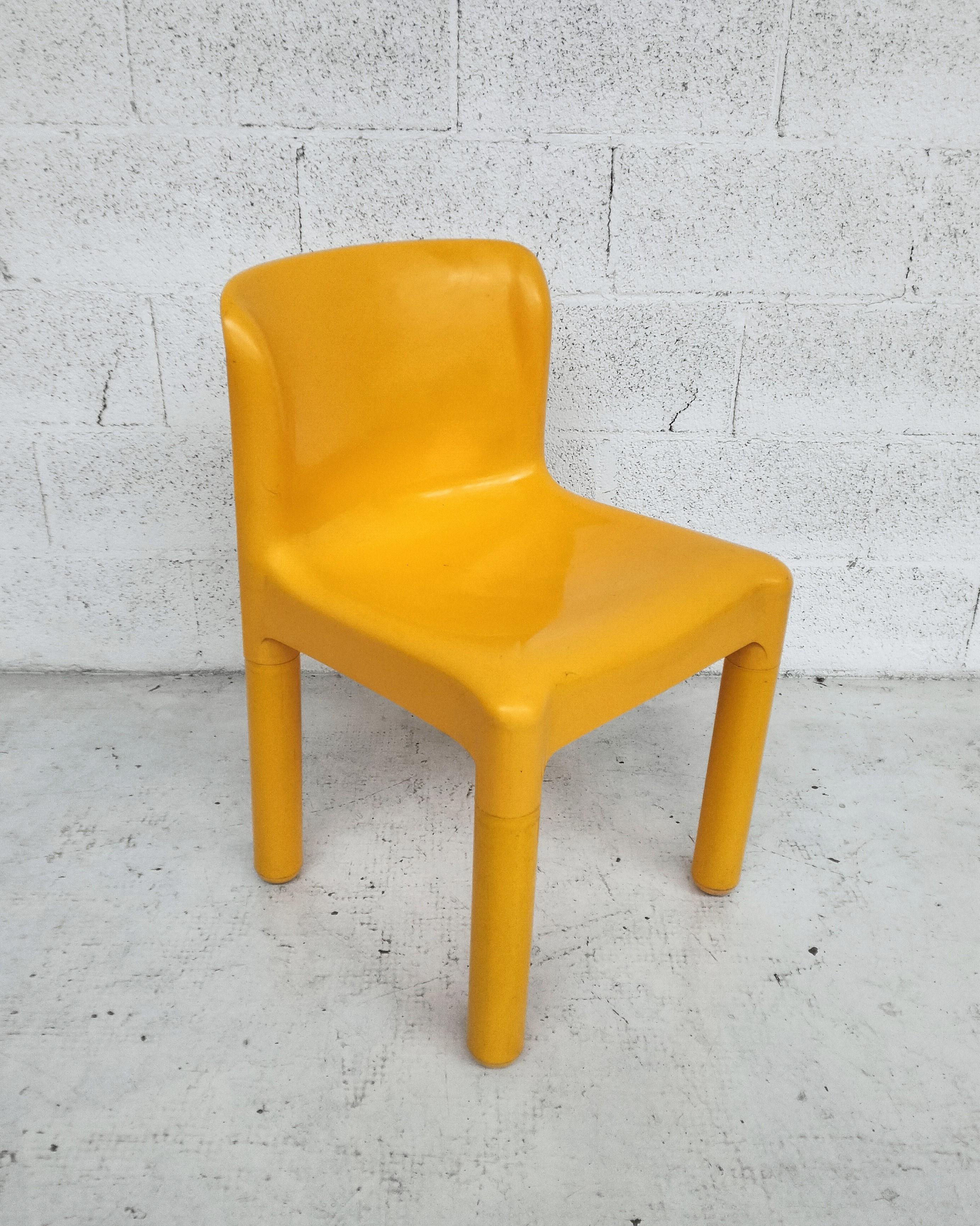 Sedie in plastica verde 4875 di Carlo Bartoli per Kartell 1970, set di 8 pezzi in vendita 1