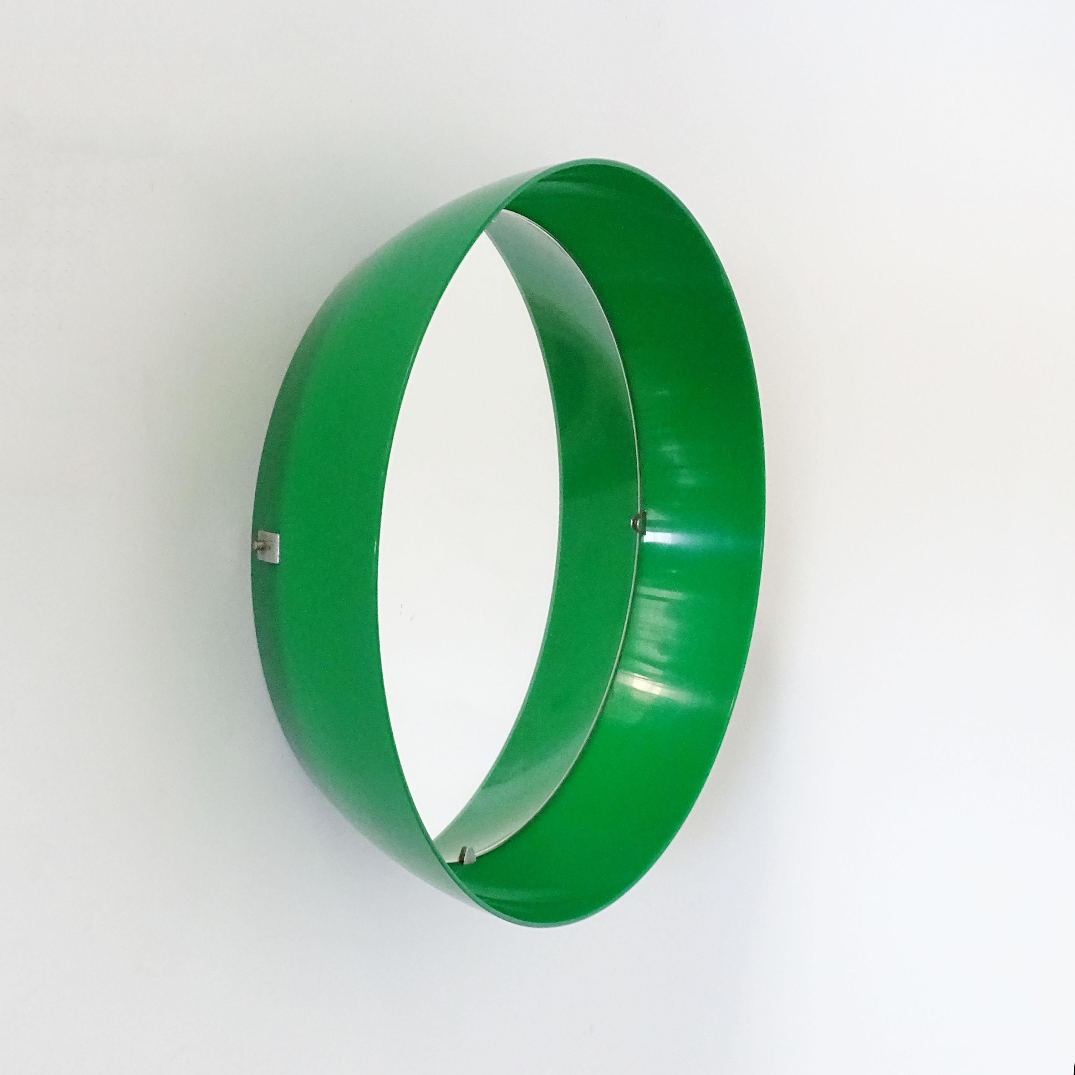 Early Kartell Green Plastic Pop Art Mirror, Italy, 1960s In Good Condition For Sale In Milan, IT