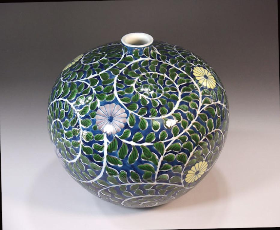 Contemporary decorative Porcelain vase, intricately hand painted in green on an attractive shape body, a signed work by highly acclaimed master porcelain artist of the Imari-Arita region of Japan. This artist is the recipient of numerous awards for