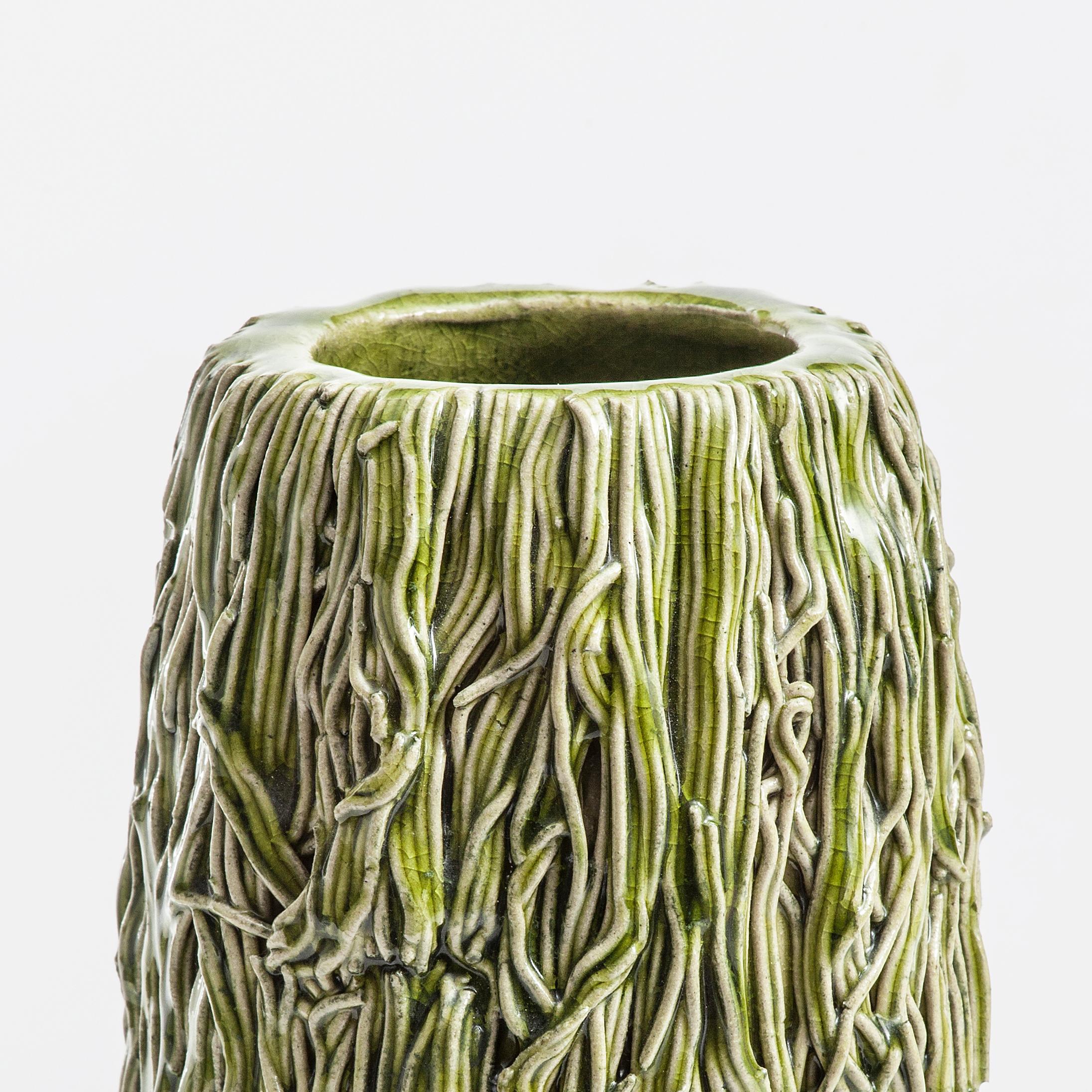 Grüne Vase aus grüner Keramik von Lone Skov Madsen (Dänisch) im Angebot