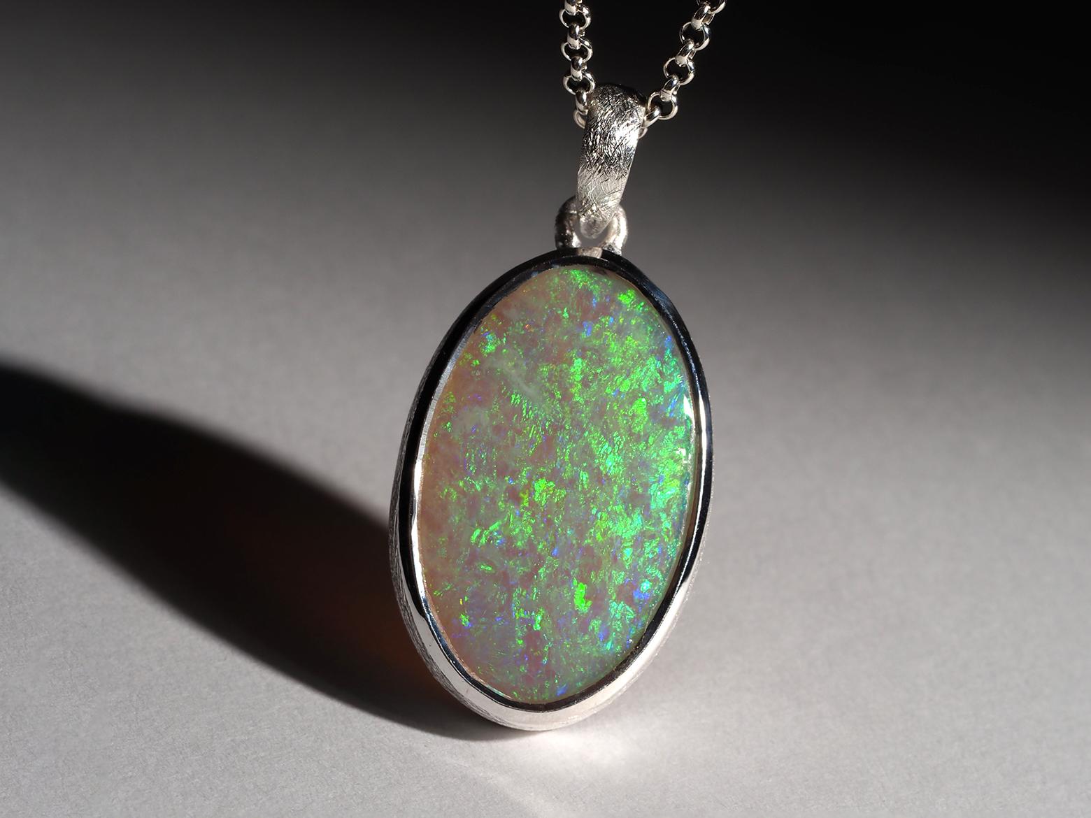 Collier d'opales australiennes précieuses vertes en vente 5