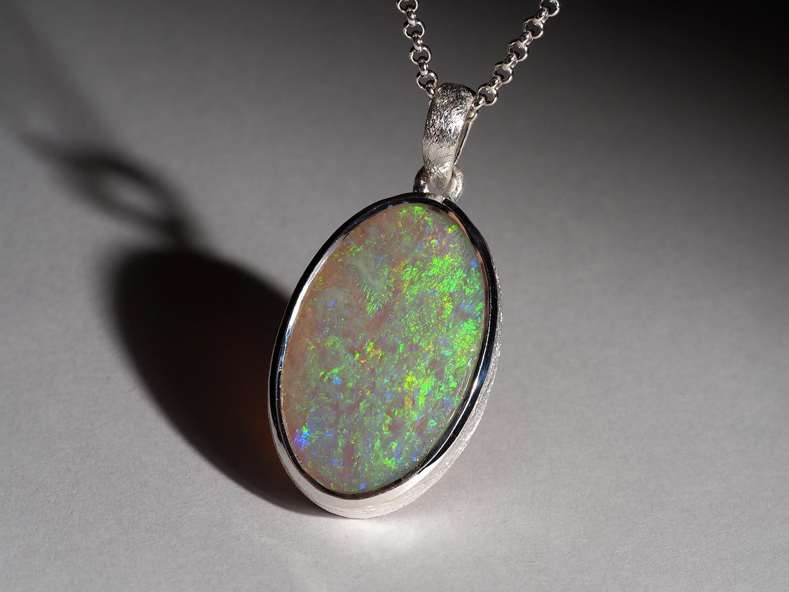 Grand pendentif avec Opale Précieuse Verte naturelle
Origine de la pierre précieuse - Australie
La taille de la pierre précieuse est de 14 x 23 mm
Longueur du pendentif - 1,37 in / 35 mm
Poids du pendentif - 4,9 grammes

Le collier est livré avec