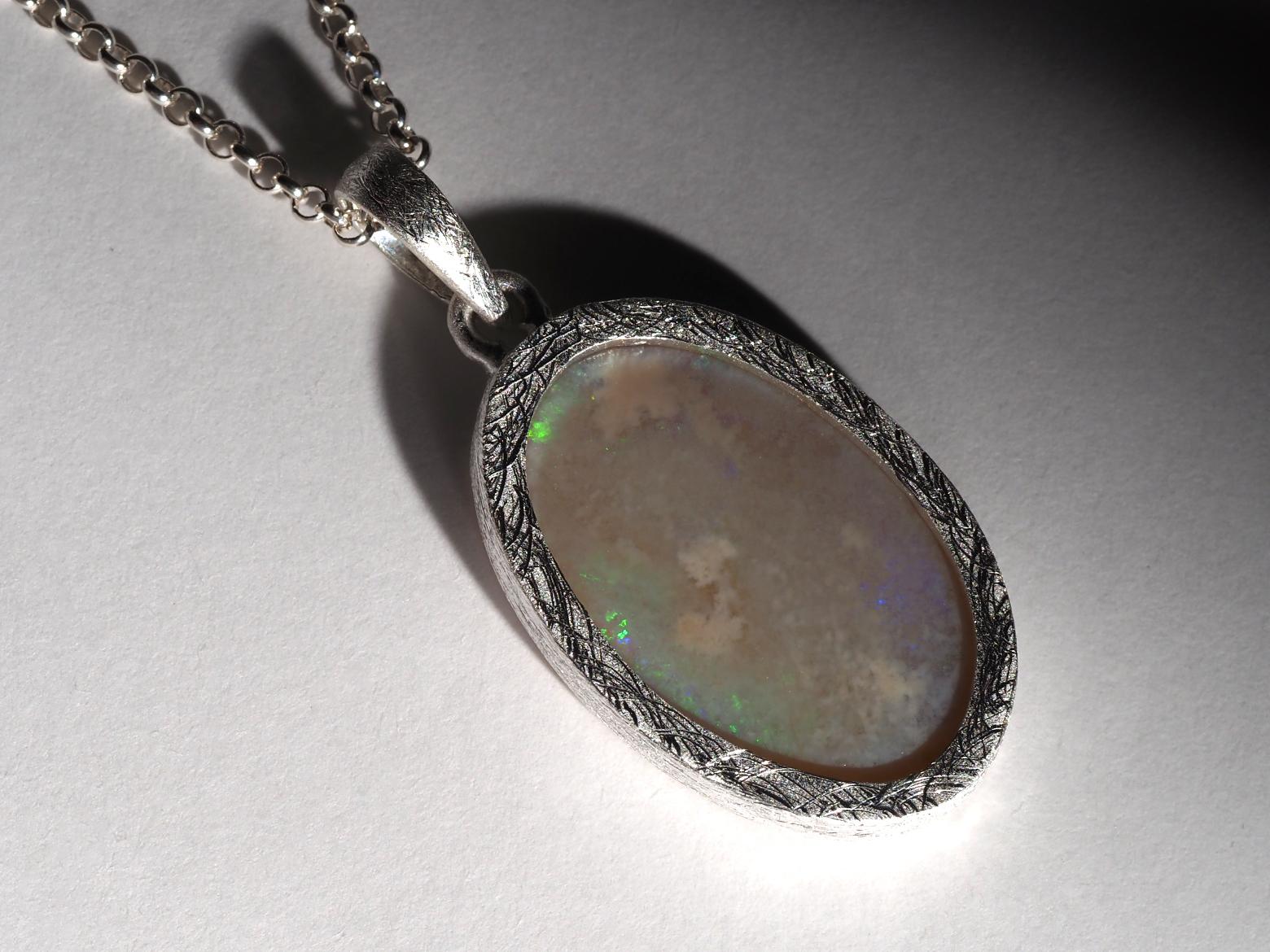 Collier d'opales australiennes précieuses vertes en vente 3