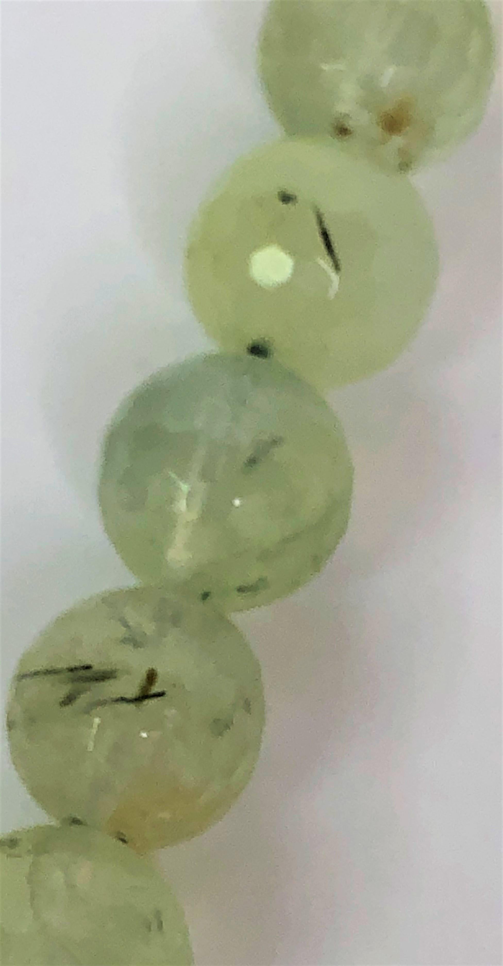Collana di perline di prehnite verde In condizioni ottime in vendita a Cincinnati, OH