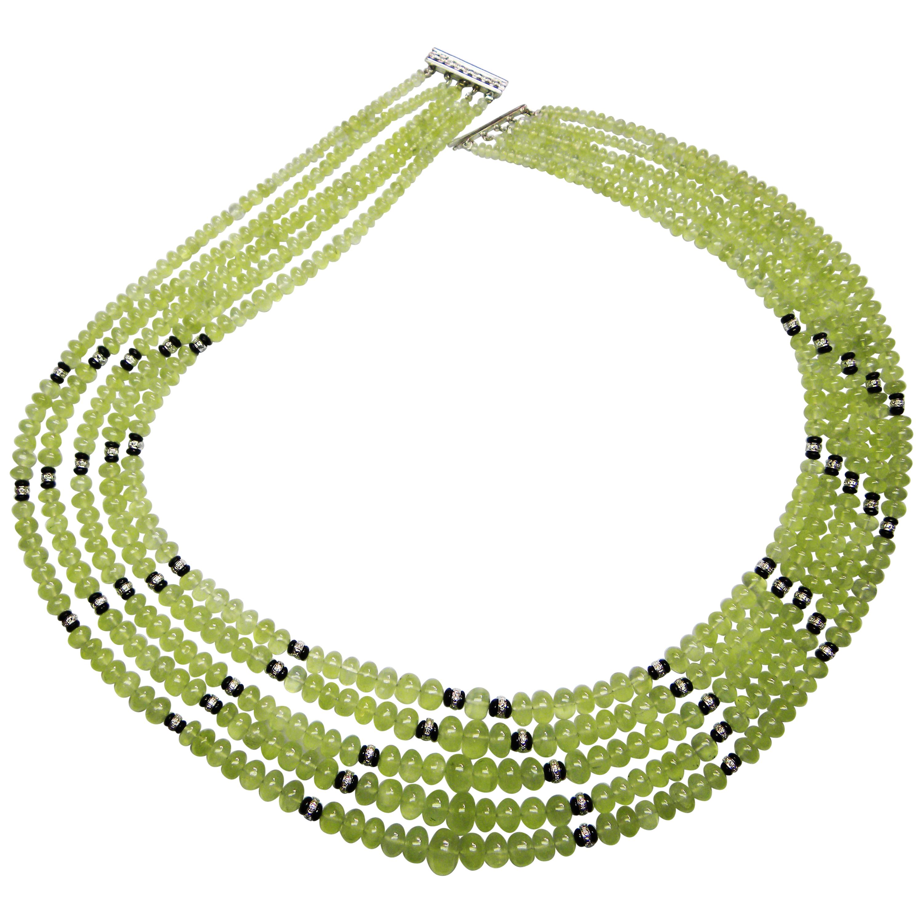 Collier multibrins en or avec perles de prehnite verte et fermoir en diamant blanc