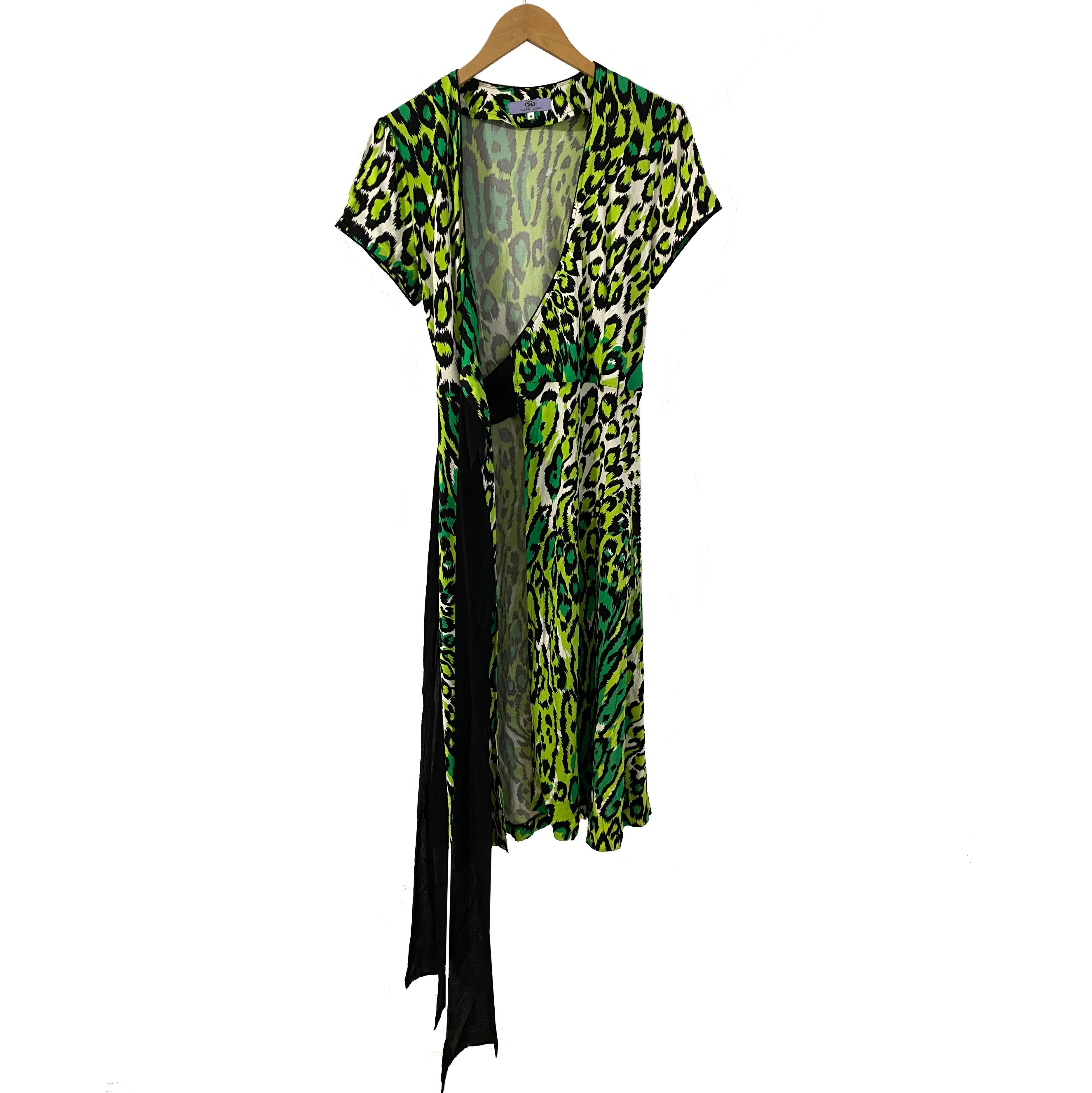 Flora Kung HARPER Kleid aus Seidenjersey mit grünem Gepardenmuster Damen im Angebot