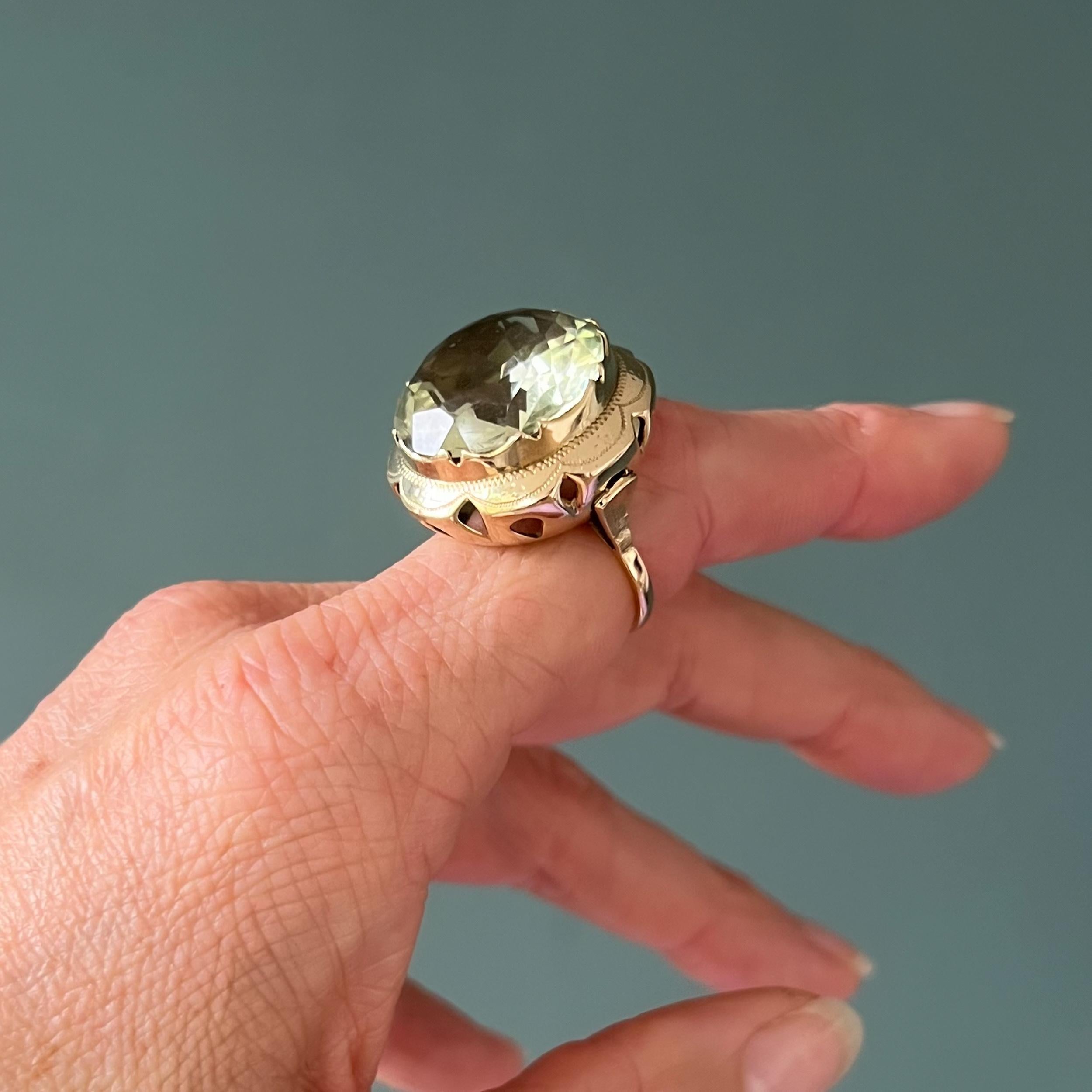 Ring aus 14 Karat Gold mit klobigem grünem Quarz (Rundschliff) im Angebot